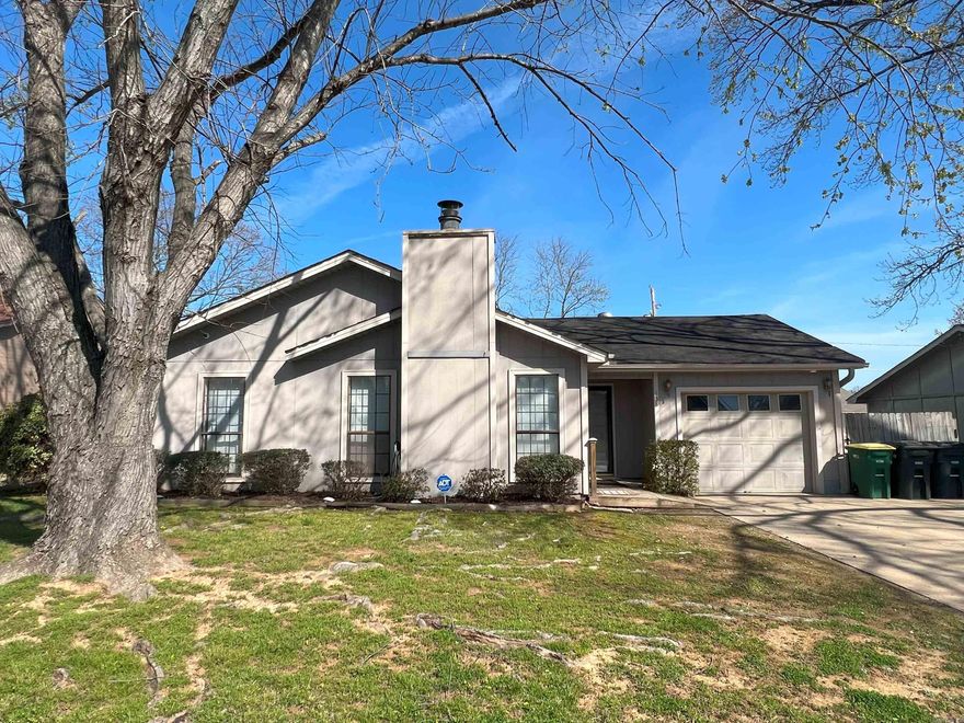 Handicapped Accessible buyers, Investors, First Time Homebuyers you need to see this one. Move in ready but could use updates. Watch your step on back deck. Buyer's agents, please see private remarks for showings and sending offers.