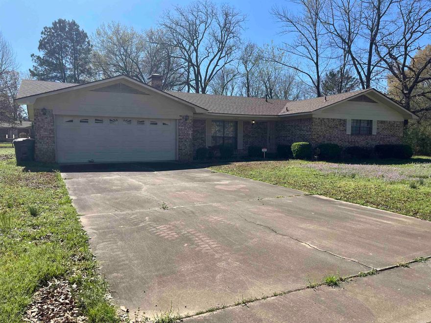 Charming home located in desirable West Russellville! This 3-bedroom, 2-bathroom home offers comfortable living with a spacious layout, a cozy wood-burning fireplace, and a convenient garage. You'll appreciate the abundant storage throughout the home, making it easy to stay organized. A great opportunity to own a well-located property with both functionality and comfort.