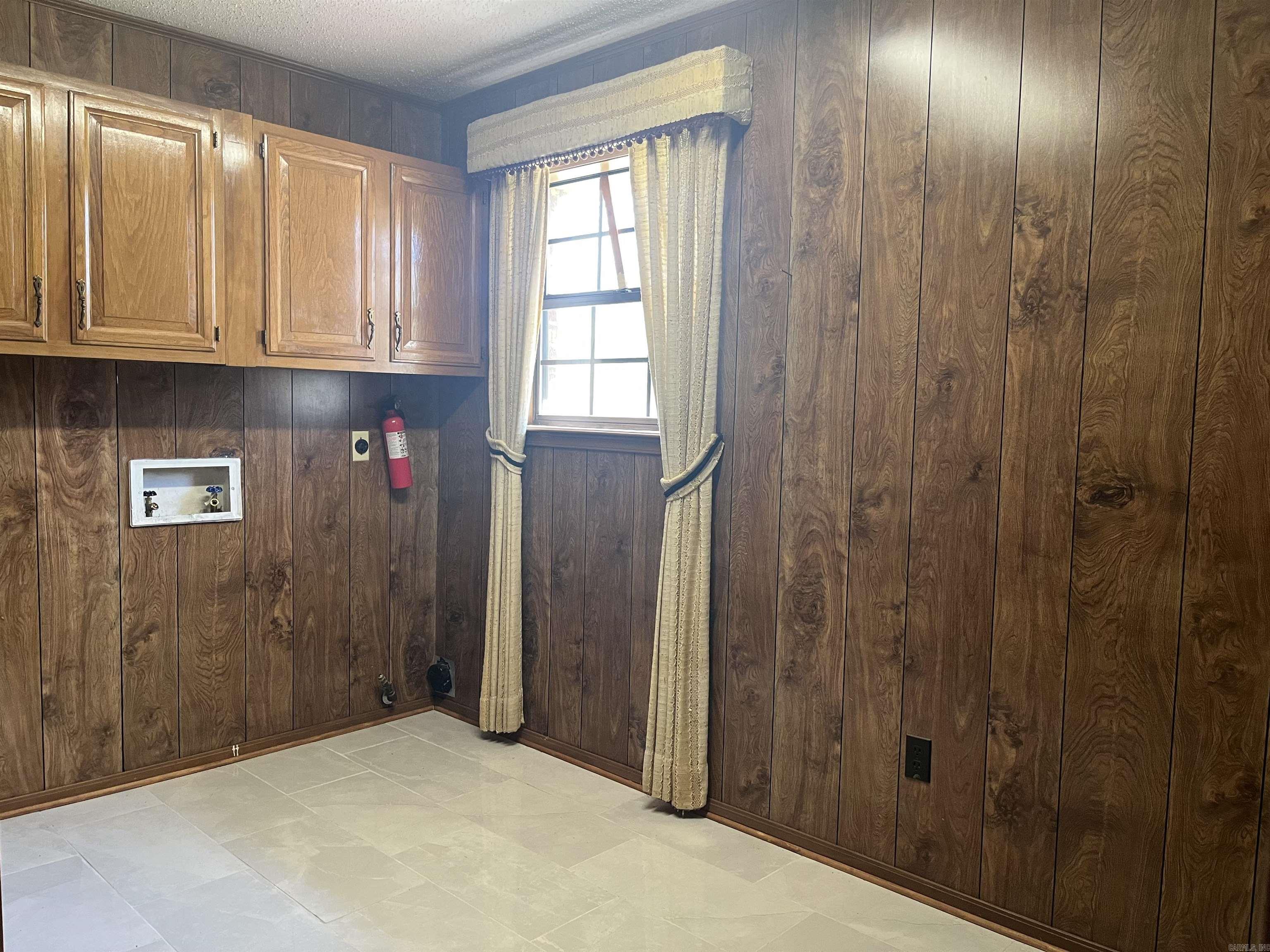 D BARGER M WHITE - Residential