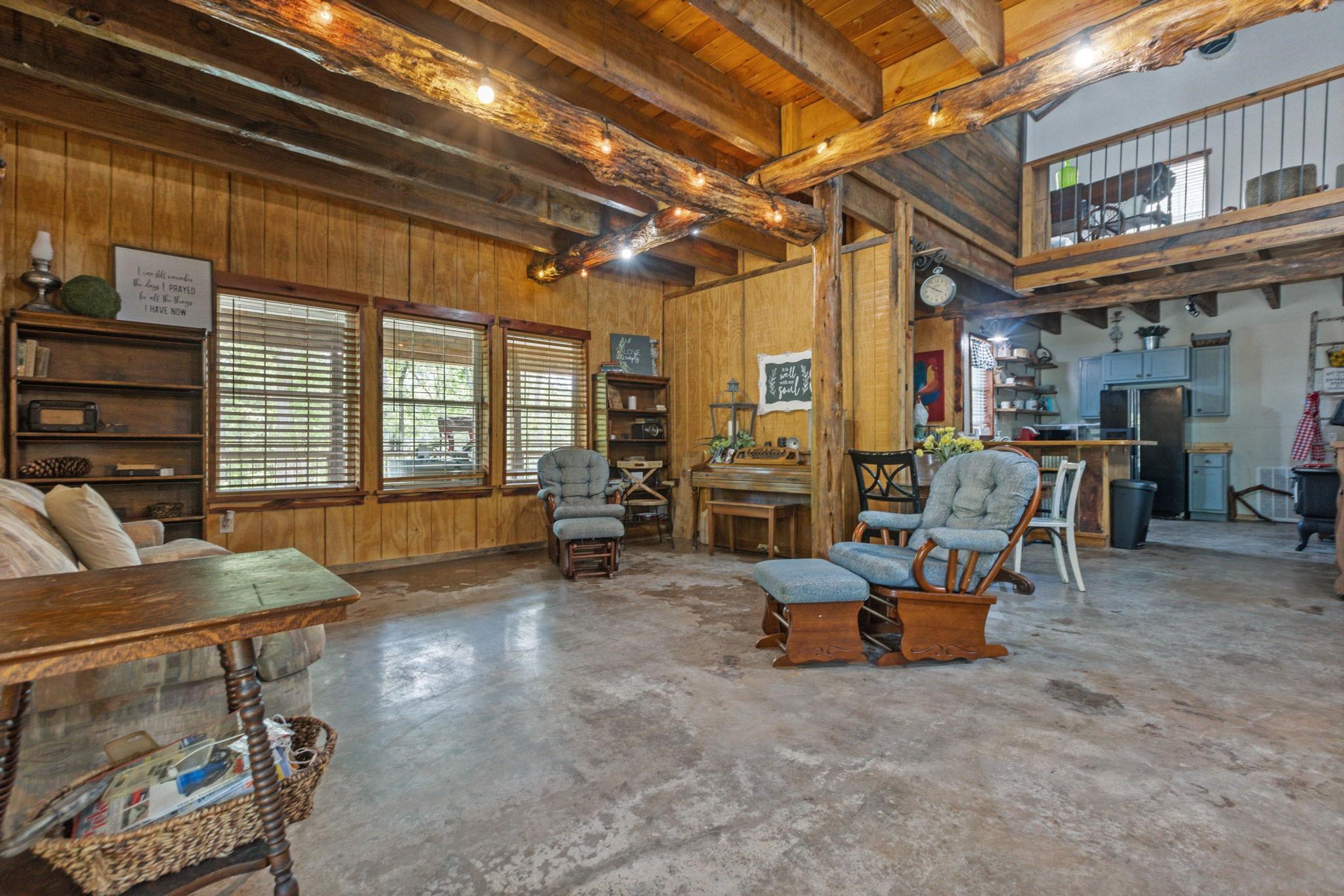 ROLLING MANOR - Residential