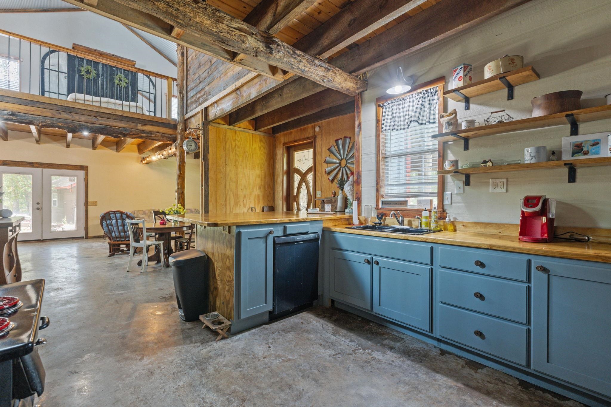 ROLLING MANOR - Residential