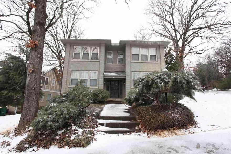 Fantastic newly updated Hillcrest studio apartment approx 600 square feet on 3rd floor with lofted ceilings, sky lights and exposed ducts.  The space is open and lofty with new appliances including refrigerator w/freezer, electric range and its own washer and dryer!  Very open floor plan with granite countertops and new hardwood floors .  Off street parking. They don't get any nicer than this! Call Jerek @ 501-690-6190 to schedule a showing today! Cant show until Feb 1- Available March 8, 2015