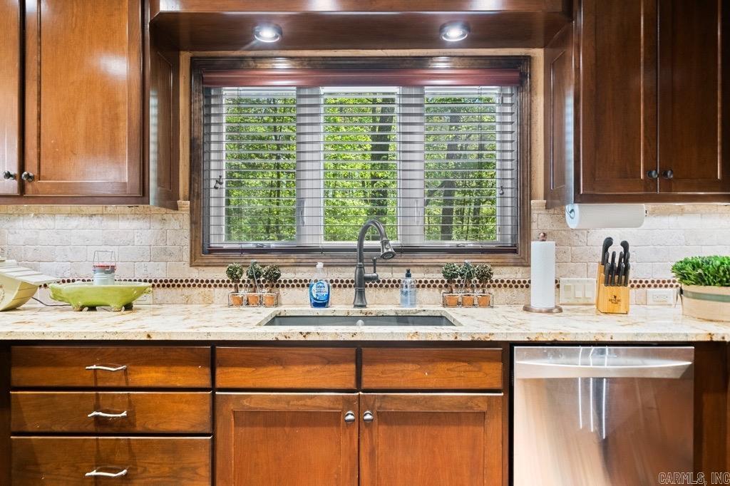 SILVER POINT CONDOS - Residential