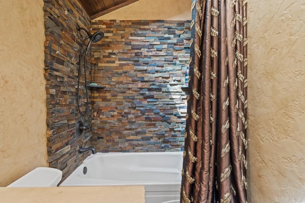 SILVER POINT CONDOS - Residential