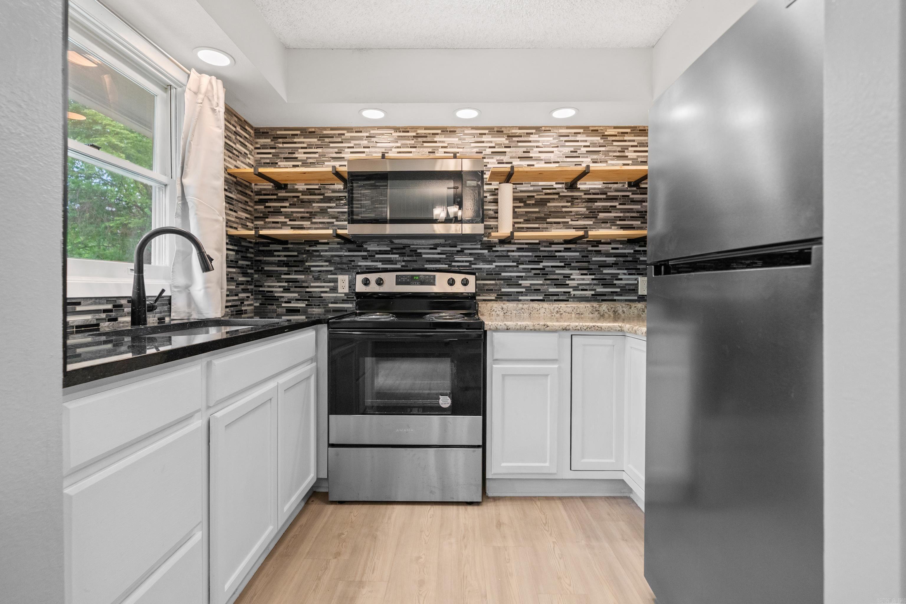 VALENCIA COURTS - Residential