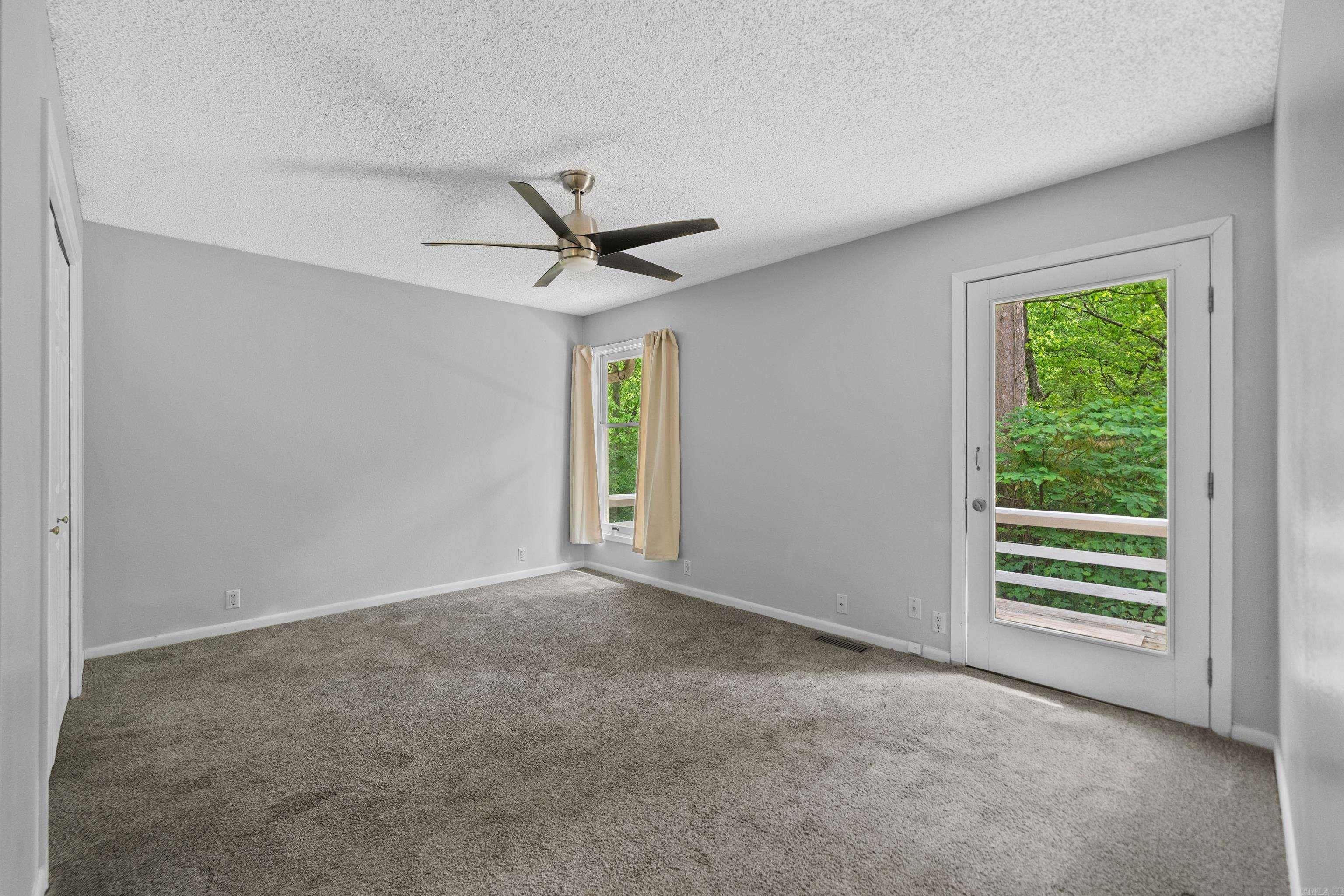 VALENCIA COURTS - Residential