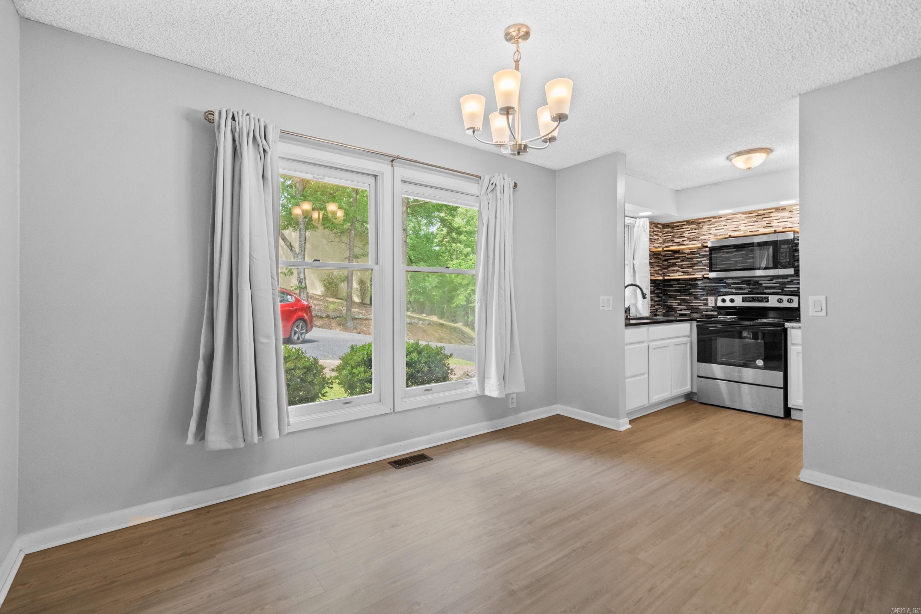 VALENCIA COURTS - Residential