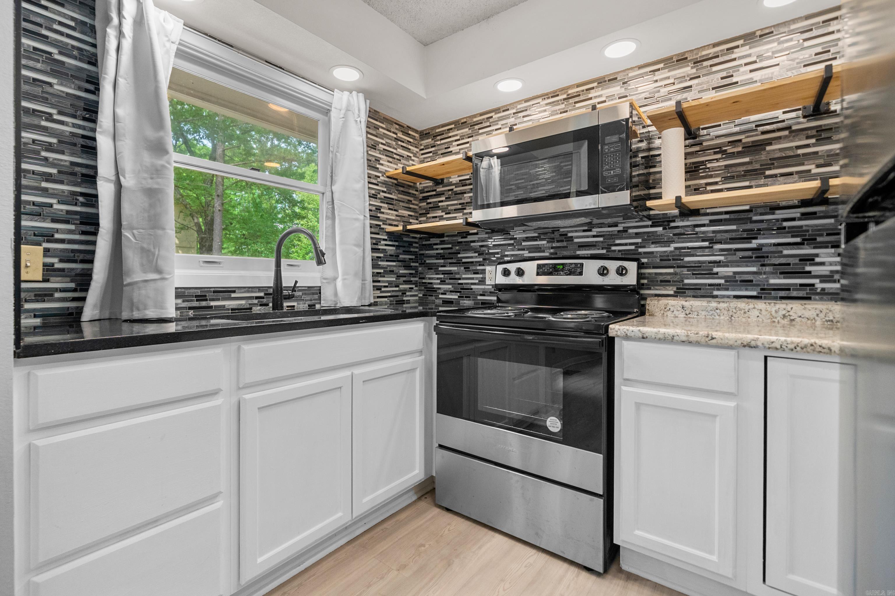 VALENCIA COURTS - Residential