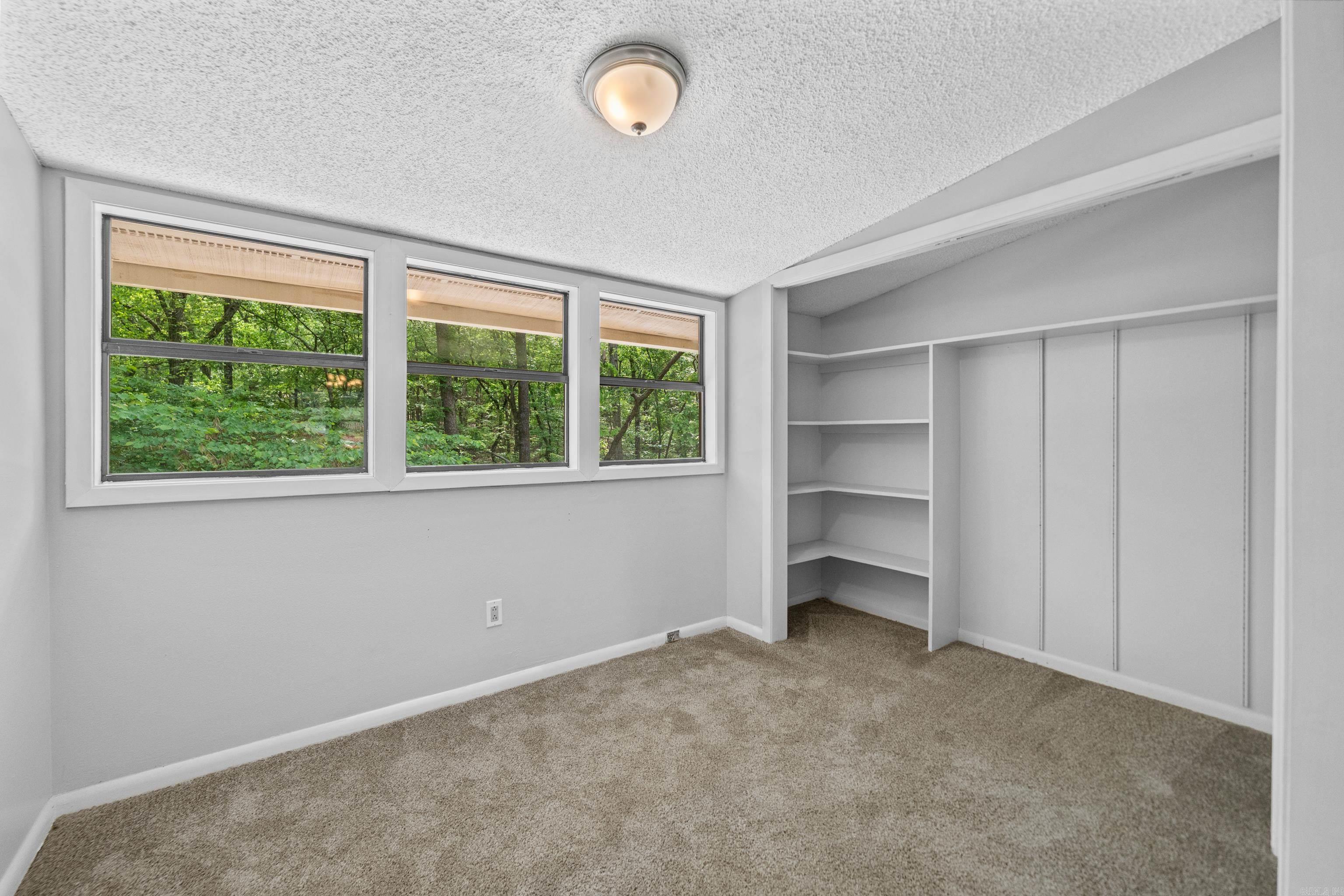 VALENCIA COURTS - Residential