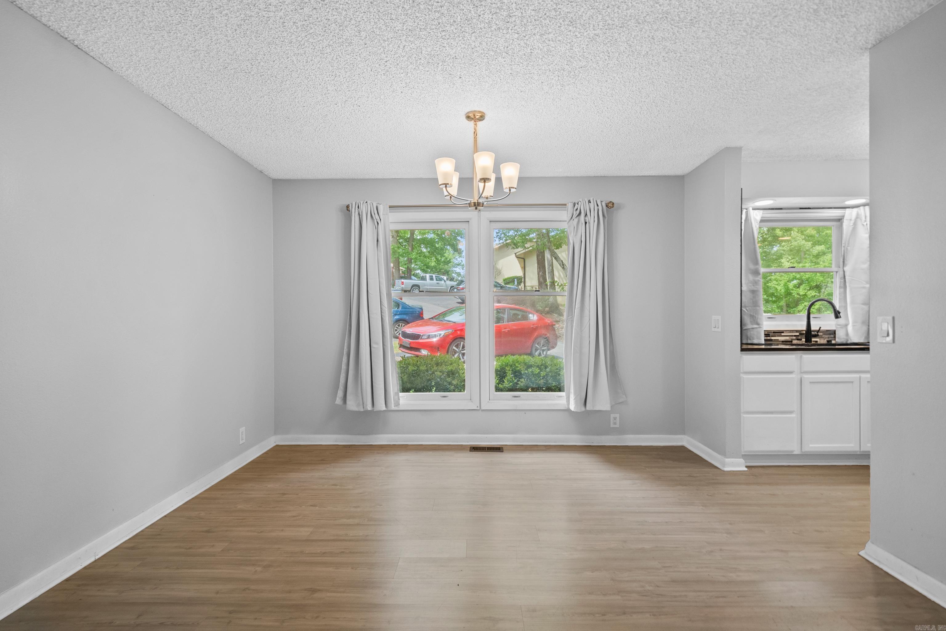 VALENCIA COURTS - Residential