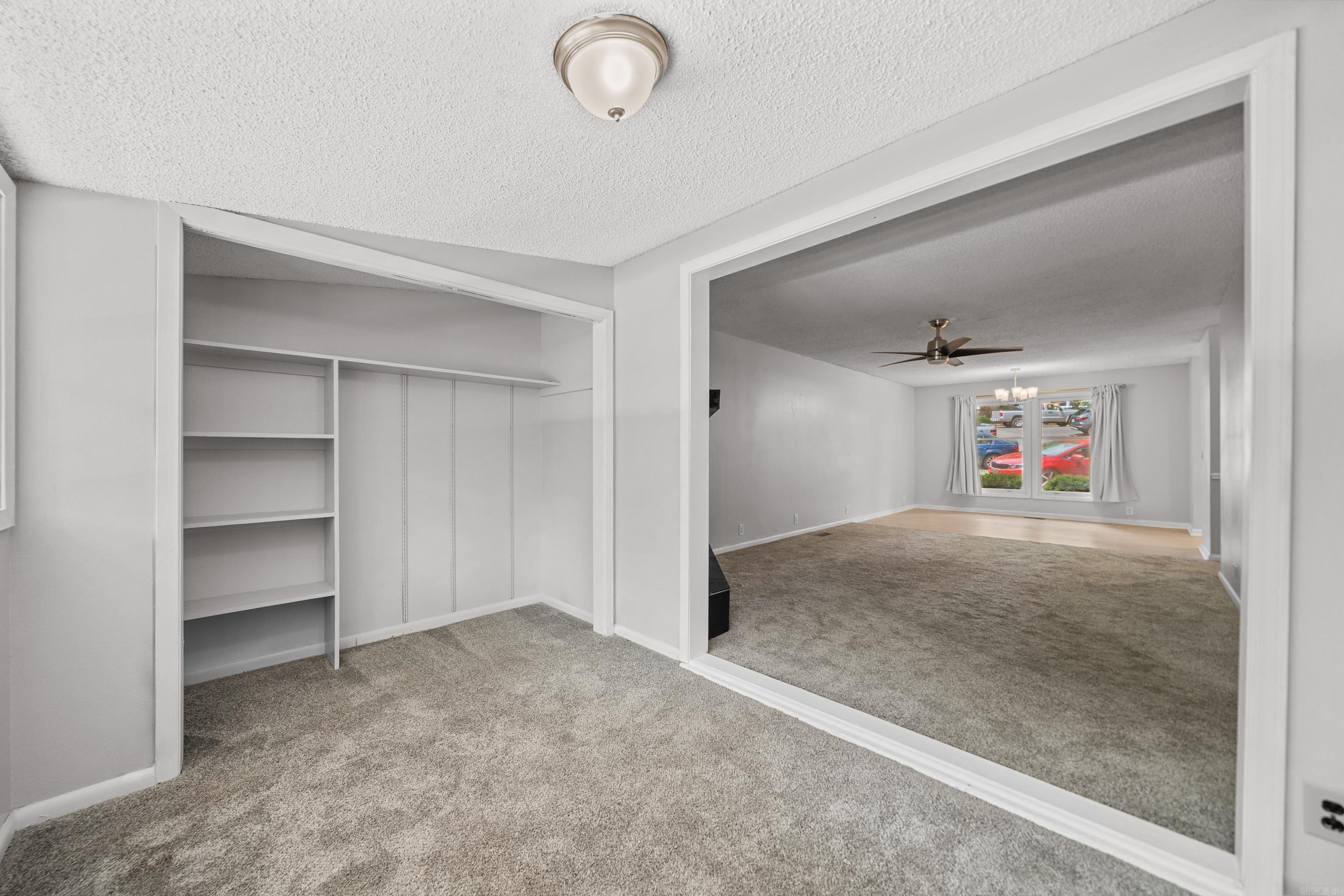 VALENCIA COURTS - Residential