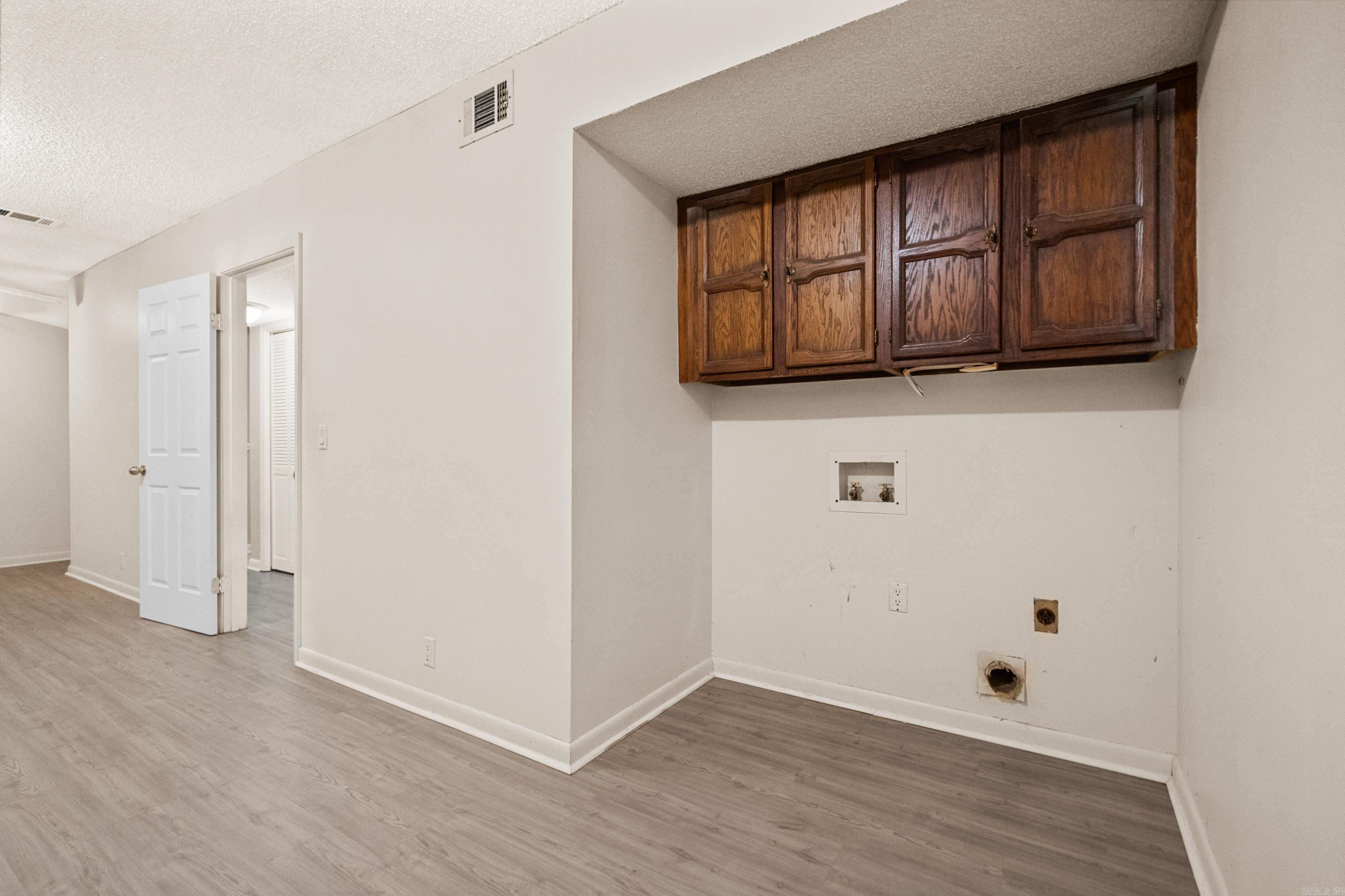 VALENCIA COURTS - Residential