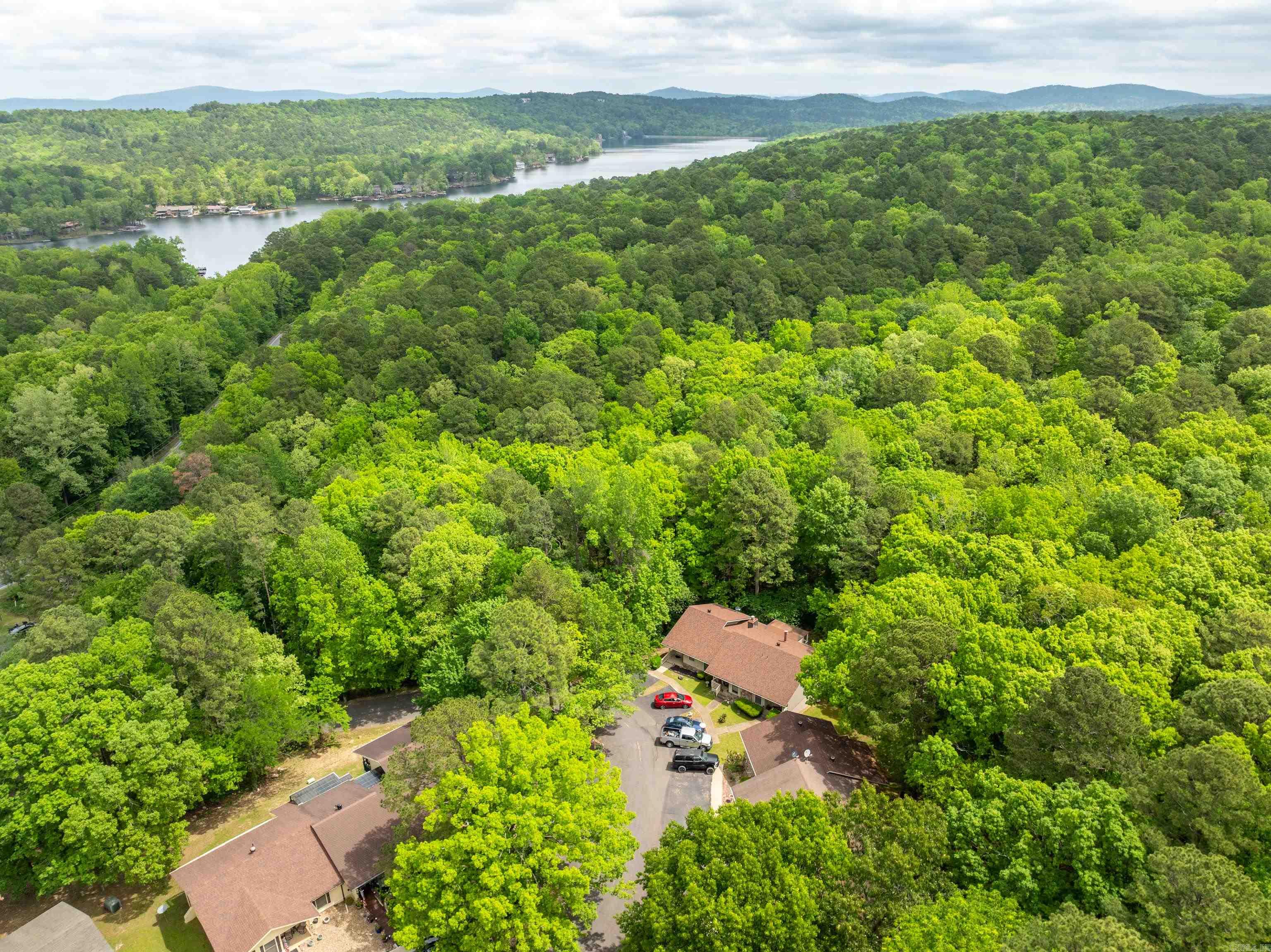 VALENCIA COURTS - Residential