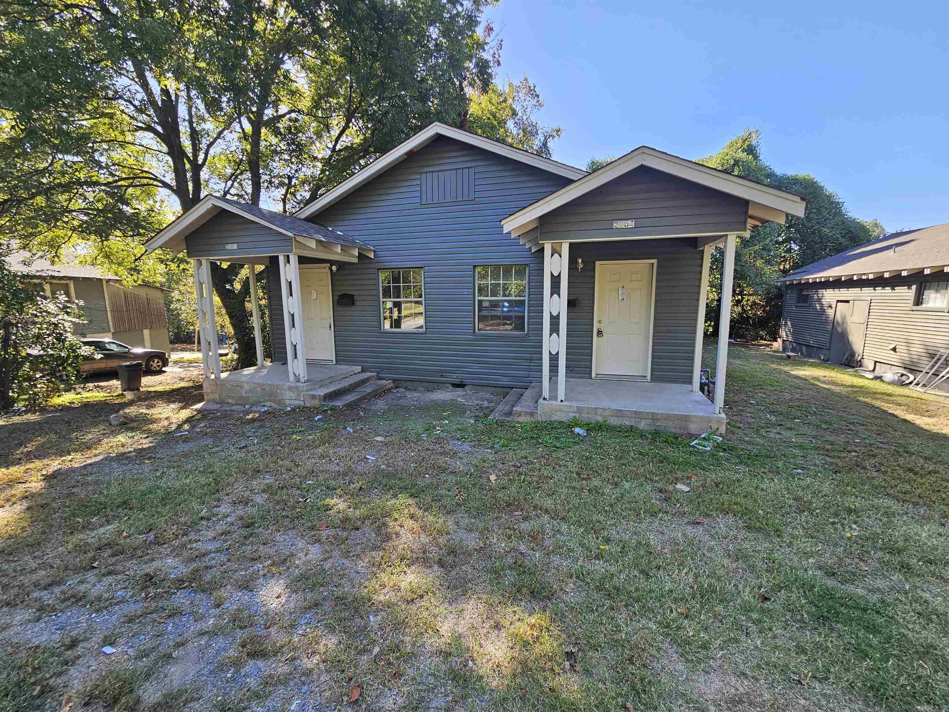 Cozy duplex in NLR that is waiting for you to call home. Luxury vinyl flooring throughout living spaces and carpet in bedroom. Perfect little space for a young professional. This property is managed by Hoffman Team so beware of scammers - we will never ask you to Cashapp us money. The lease for this property is for 18 months to 2 years with a 3% increase after the first year. Income must be 3x the amount of rent per month unless you have a housing voucher. Deposit, first monthās rent, and the $50 administration fee due before move in.