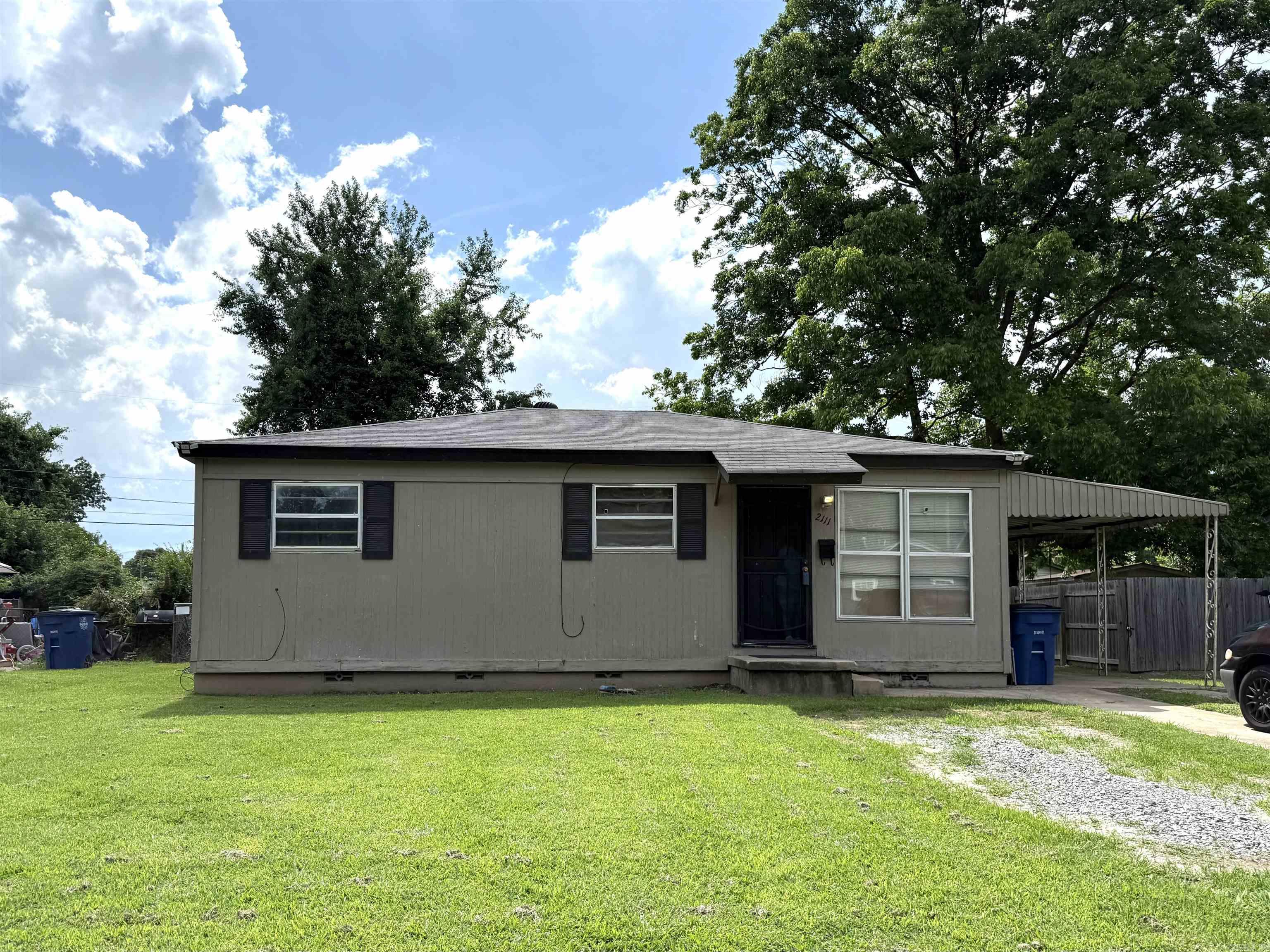 Check out this charming 3-bedroom, 2-bath residence that offers a perfect blend of comfort and style! Schedule your showing TODAY! *Property to be sold AS IS, WHERE IS*