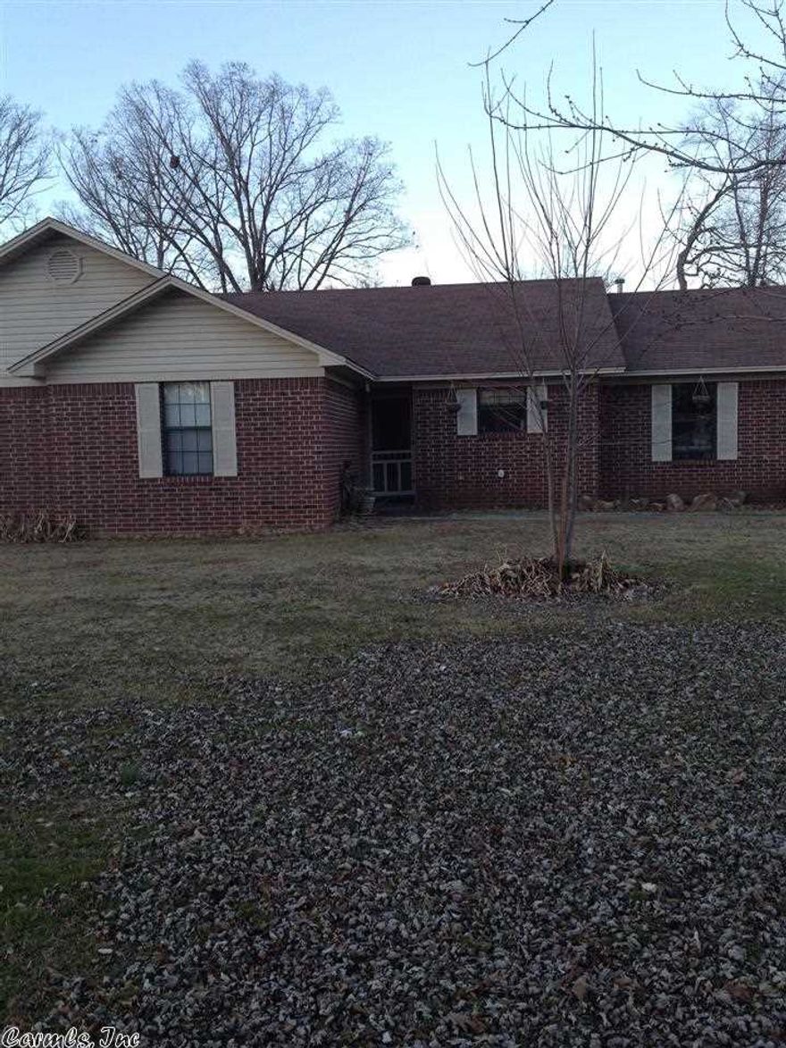 This is a must see! Adorable house located in a nice subdivision and within walking distance to school.