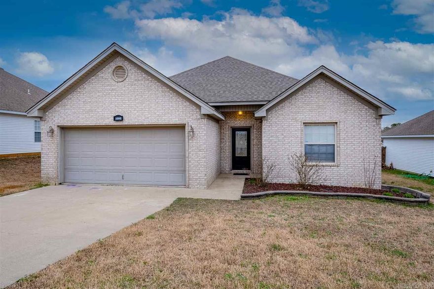 Wonderful one level located on quiet cul-de-sac in Bryant School District. Split floor plan- kitchen over looks large great room with 10' ceiling and fireplace. Kitchen has stainless steel appliances, eat-in area, tile floor, and pullouts. Walk-in closets, whirlpool tub, and separate shower in master. Cozy covered back porch and deck, fully fenced. Smart home lights and roof 2015. Move-in ready!