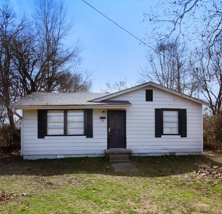 Newly remodeled 2BD/1BA in North Little Rock that is waiting for you to call home. Plenty of natural light in living room. Granite countertops in kitchen. Luxury vinyl flooring in living spaces and carpet in bedrooms. Large yard that is partially fenced. mini-splits throughout. This property is managed by Hoffman Team so beware of scammers - we will never ask you to Cashapp us money. The lease for this property is for 18 months to 2 years with a 3% increase after the first year. Income must be 3x the amount of rent per month unless you have a housing voucher. Deposit, first month’s rent, and the $50 administration fee due before move in. Schedule your showing today: https://showmojo.com/l/52d60400f4/914-e-17th-street-north-little-rock-ar-72114?g=1&sd=true