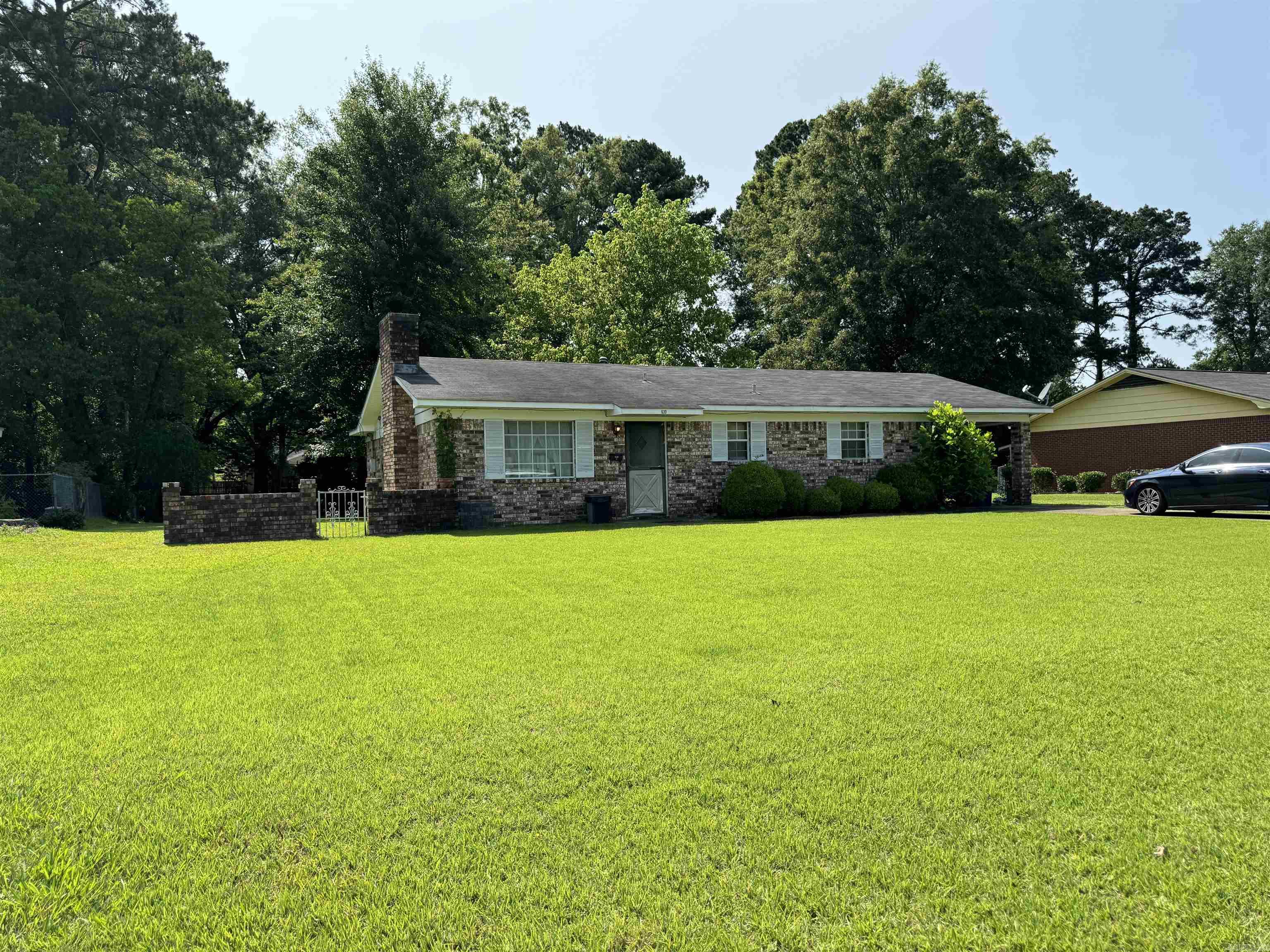 2BD/2BA Brick Home.