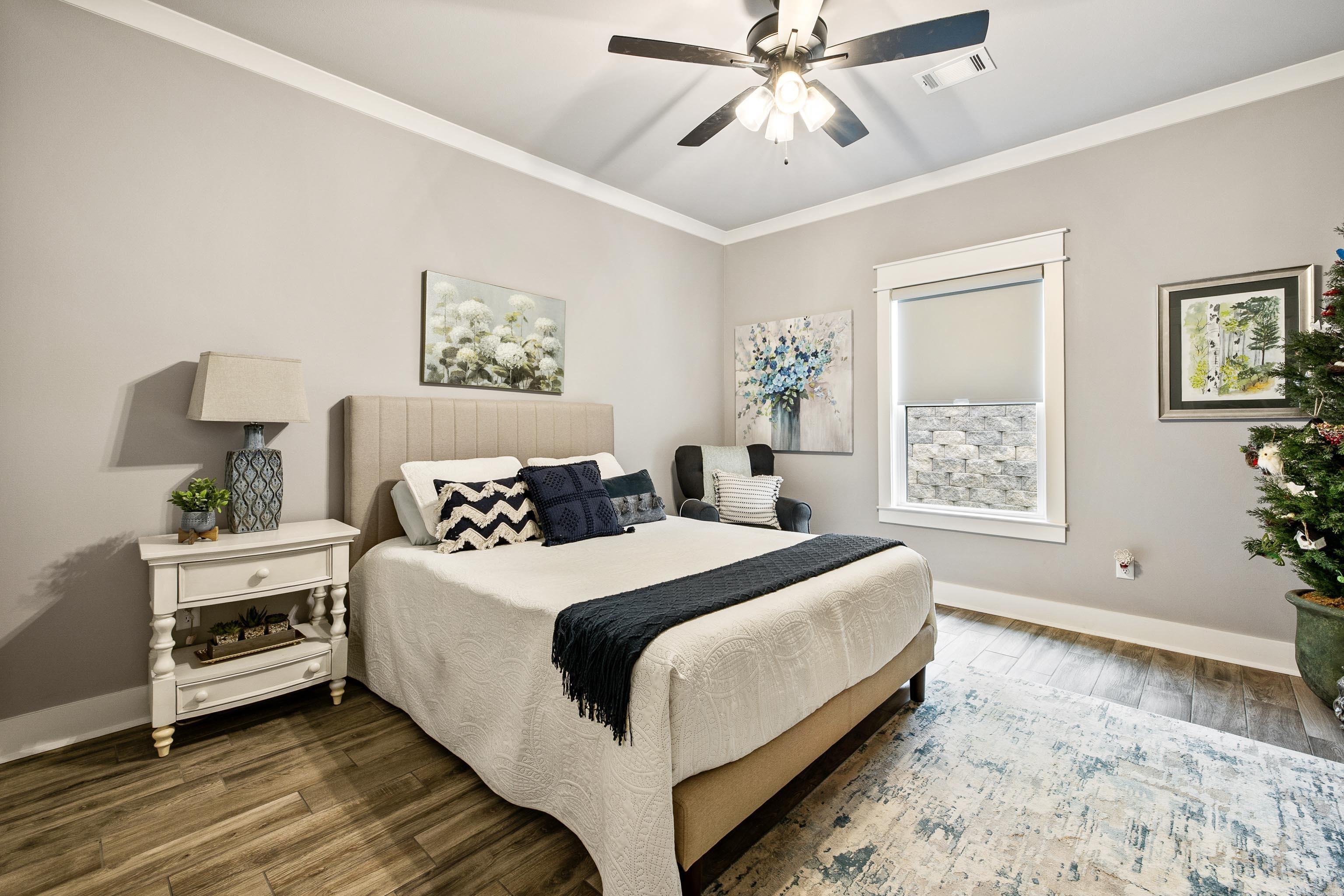 HURRICANE GARDENS - Residential