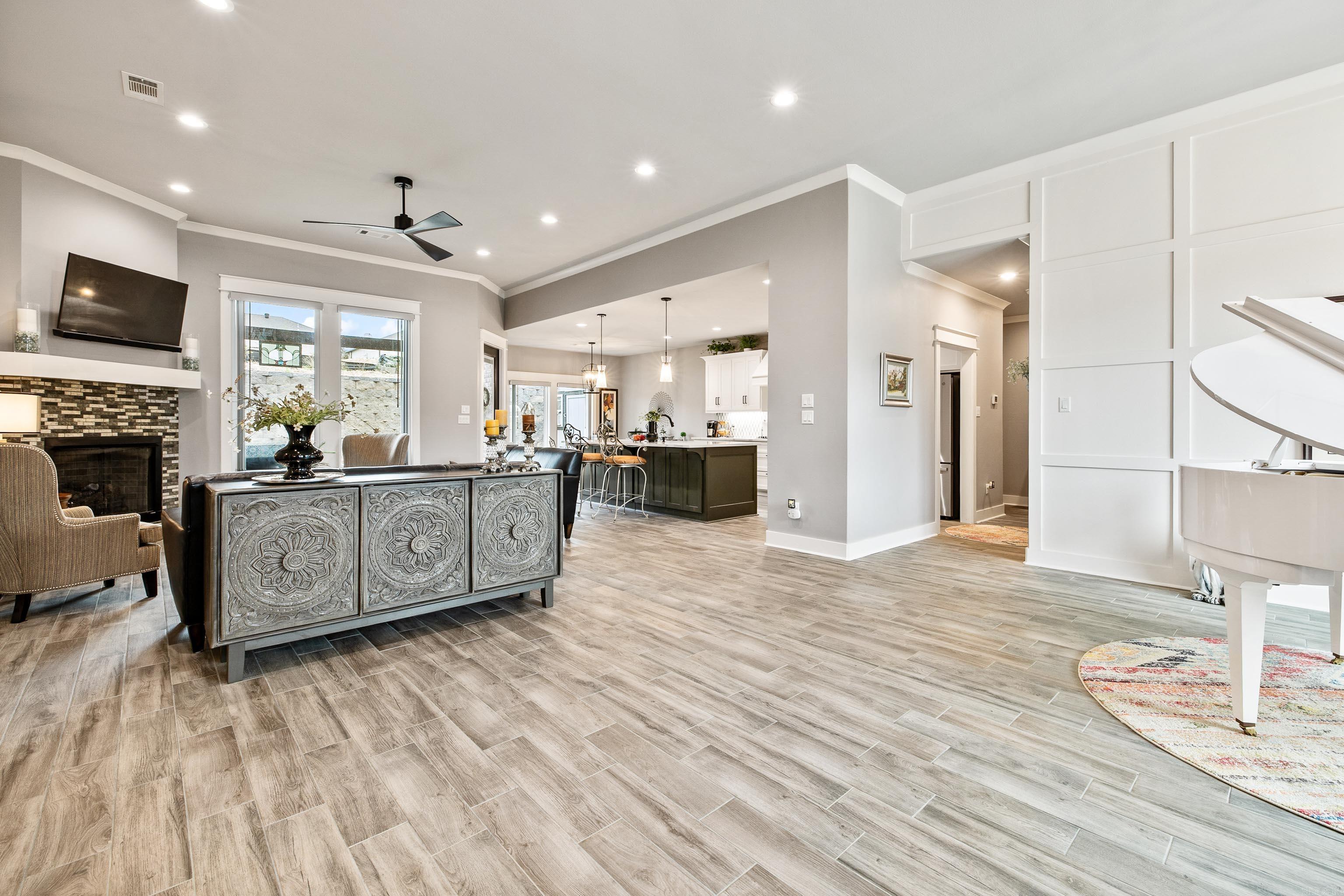 HURRICANE GARDENS - Residential