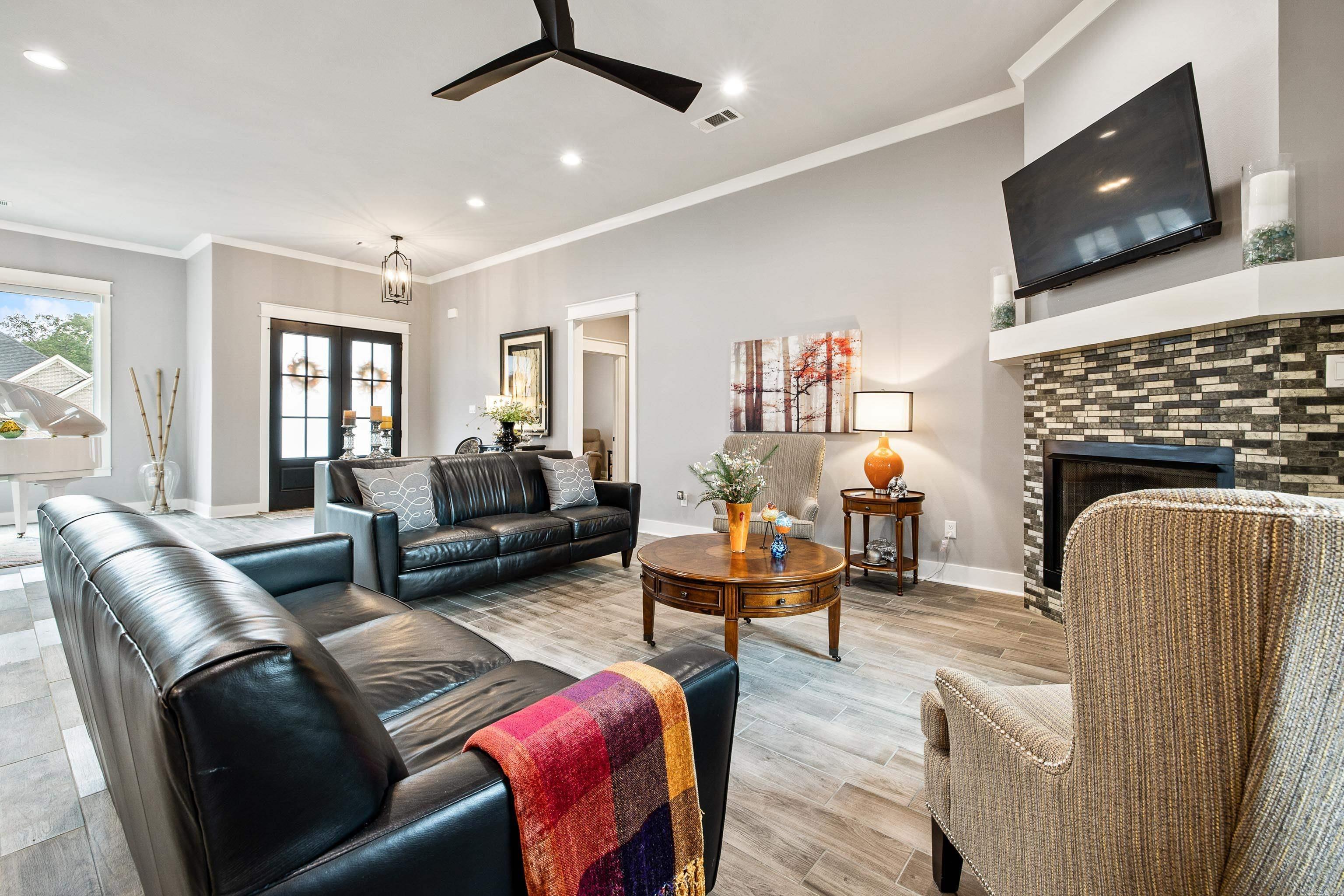 HURRICANE GARDENS - Residential