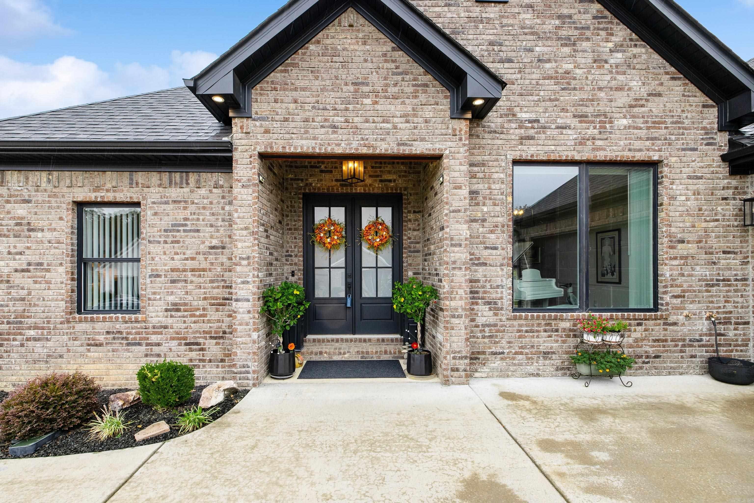HURRICANE GARDENS - Residential