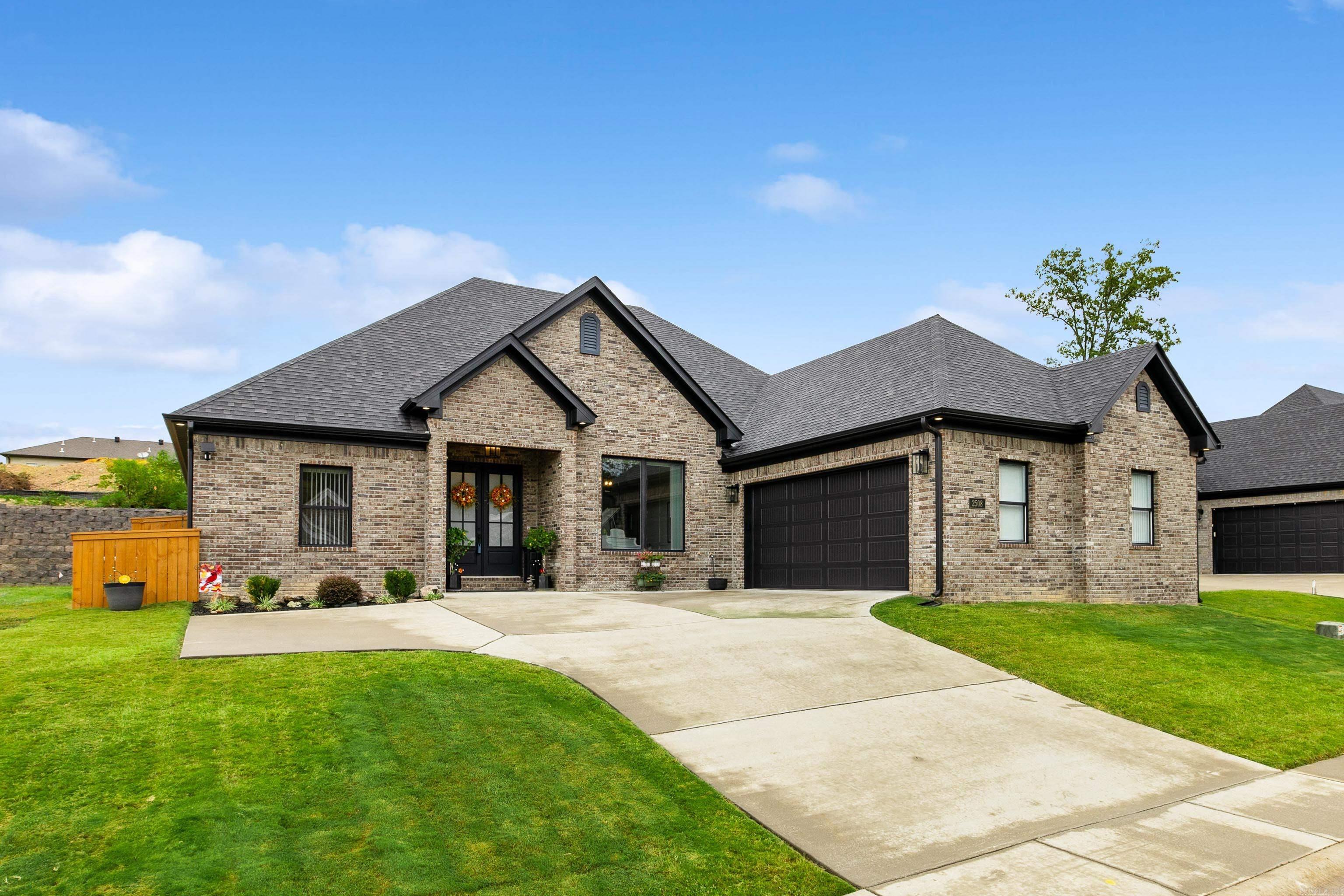 HURRICANE GARDENS - Residential