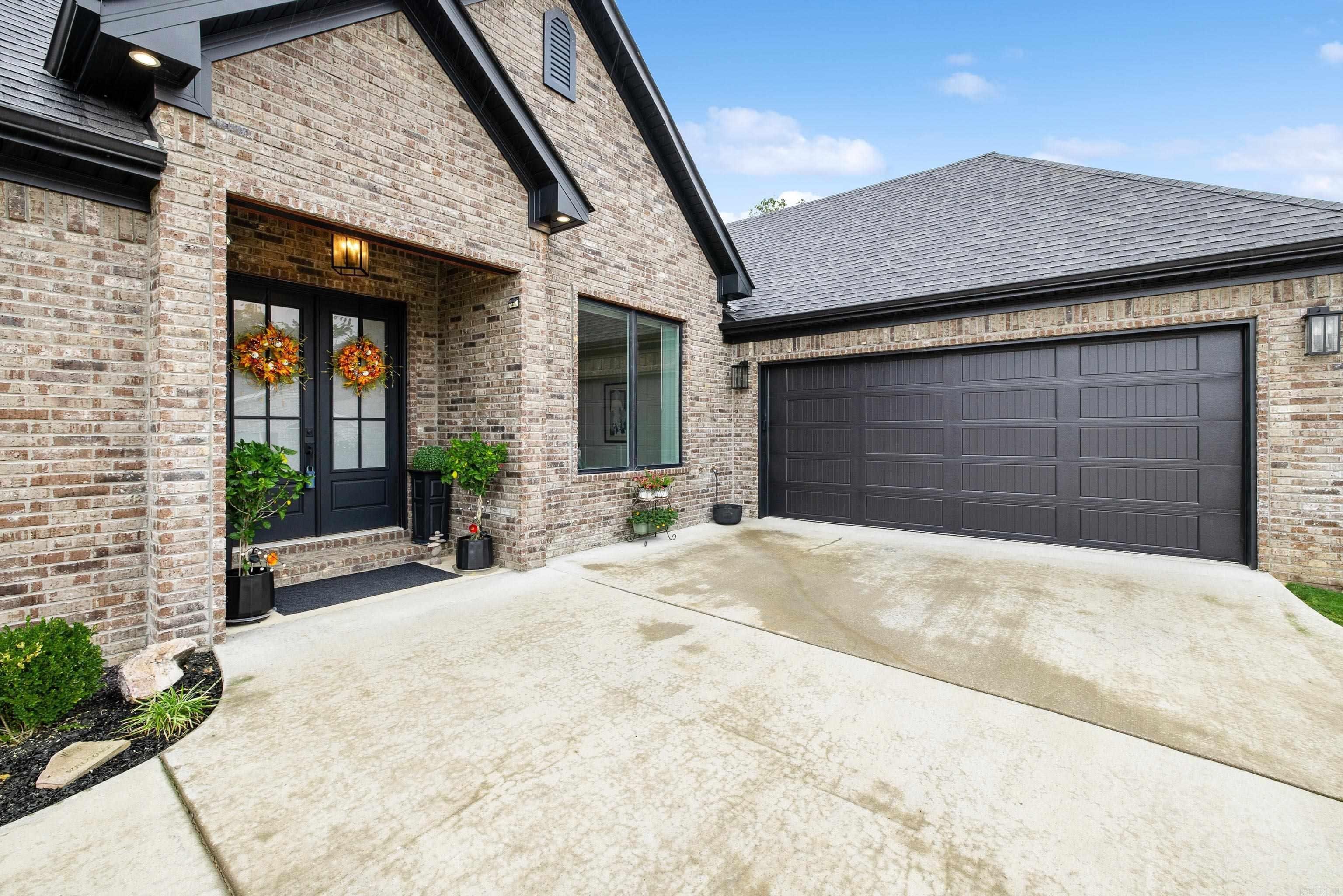 HURRICANE GARDENS - Residential