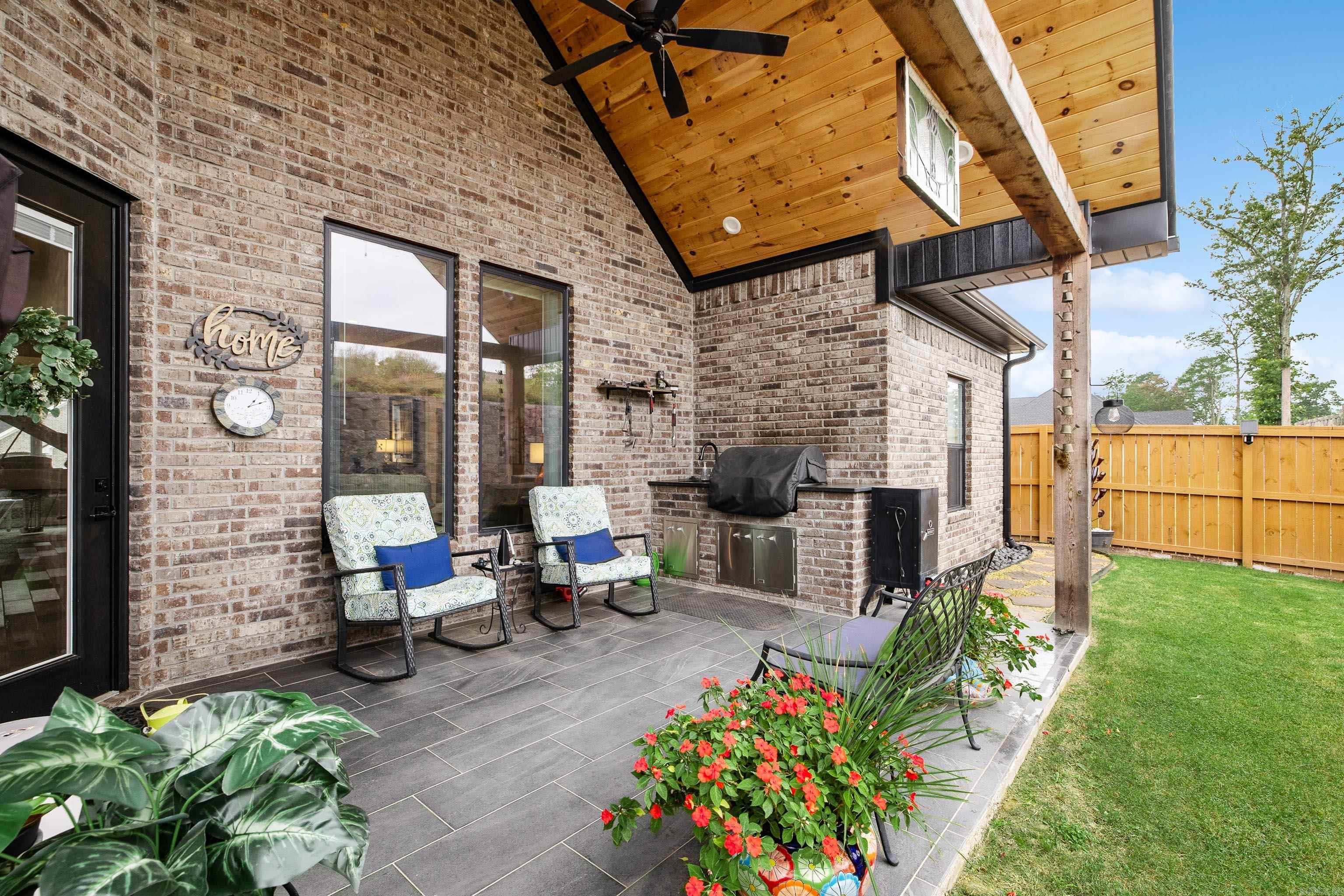HURRICANE GARDENS - Residential