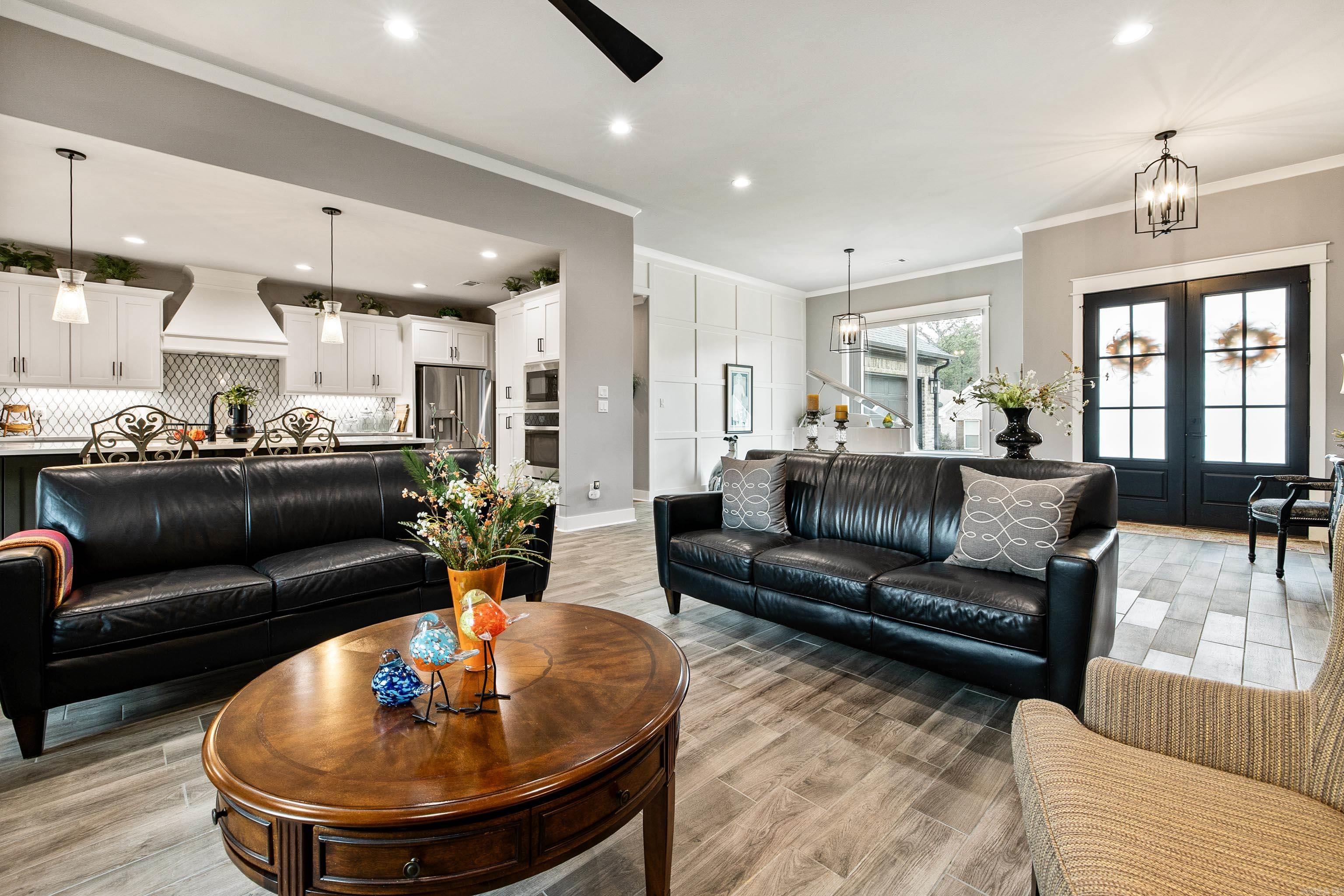 HURRICANE GARDENS - Residential