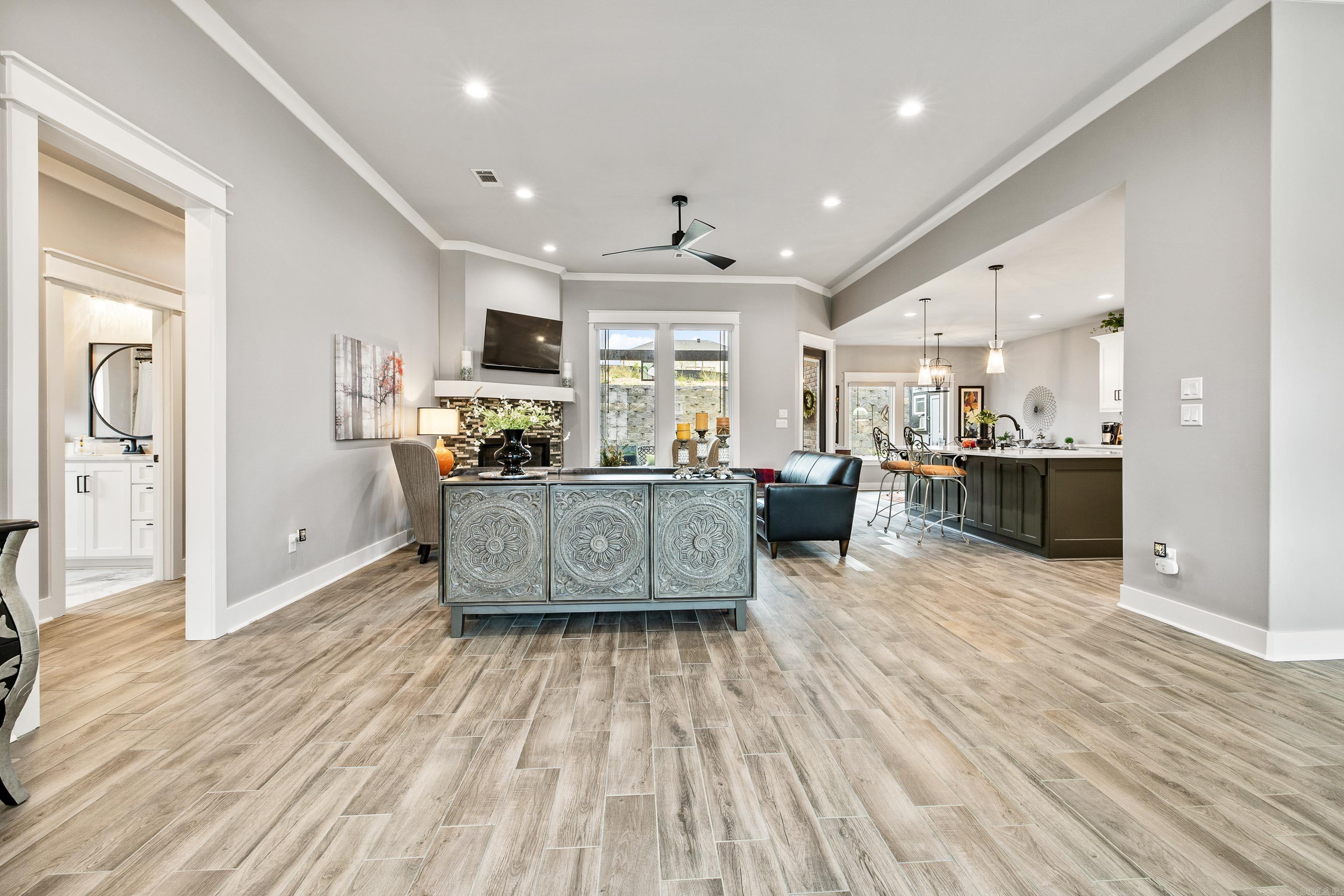 HURRICANE GARDENS - Residential