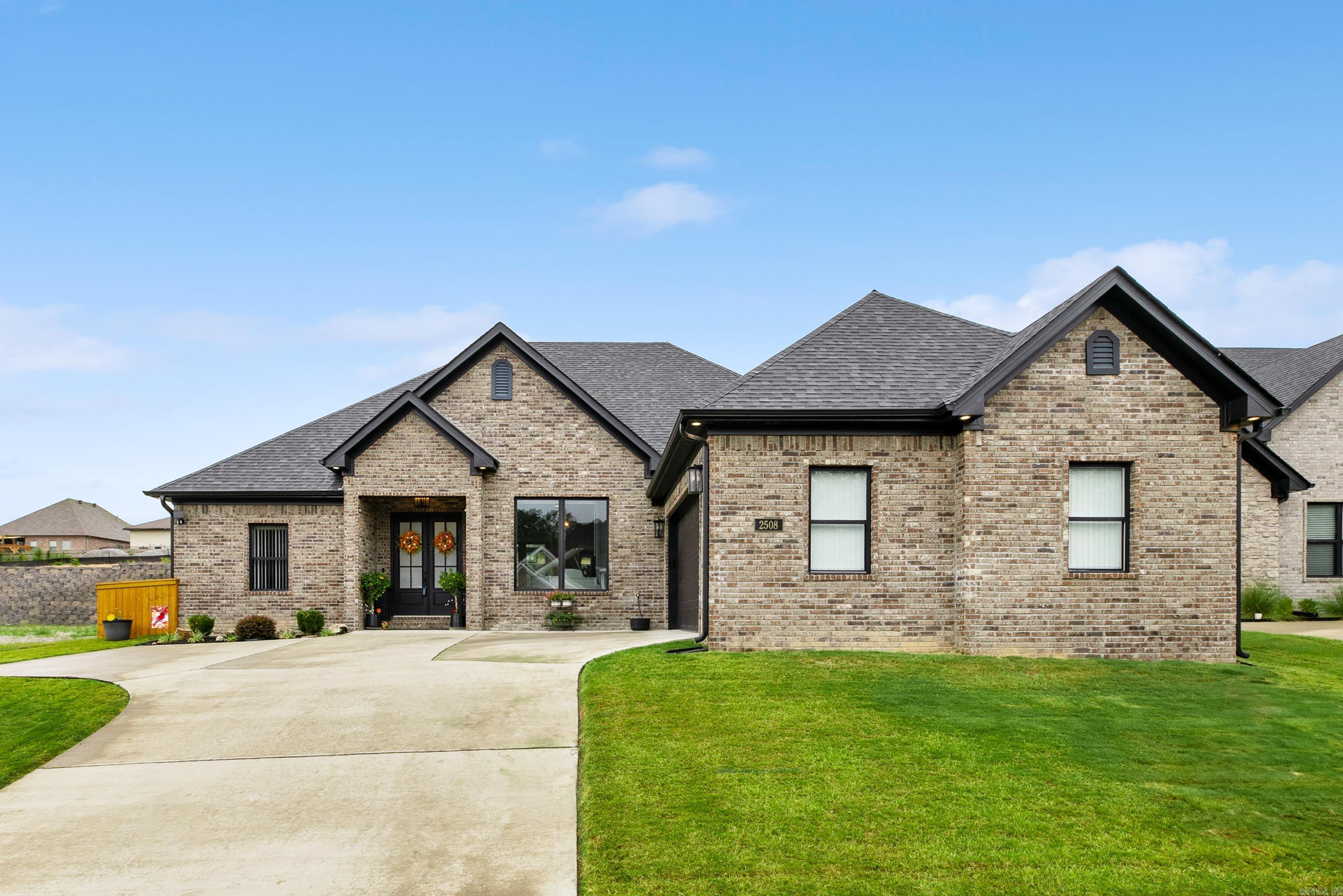 HURRICANE GARDENS - Residential
