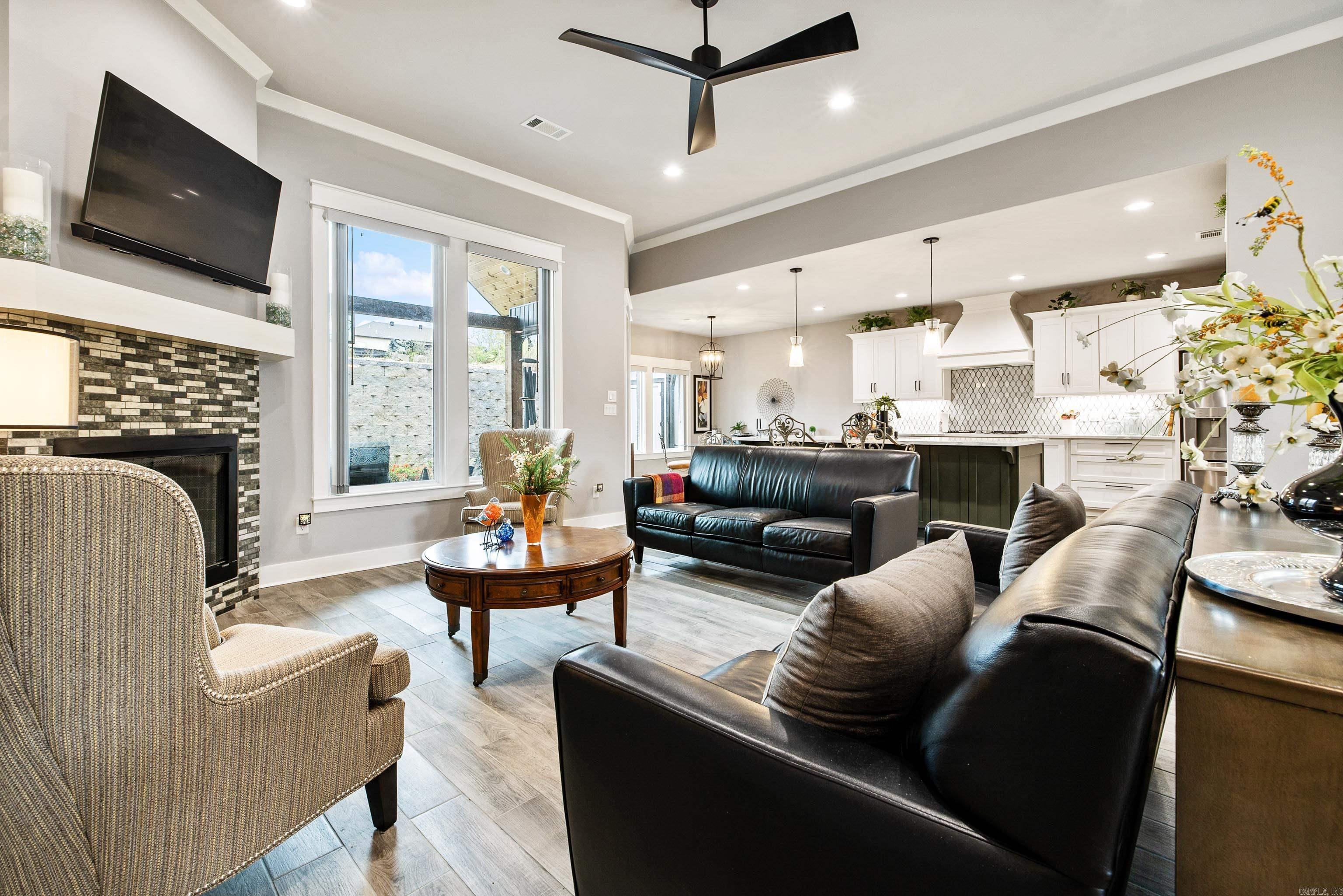 HURRICANE GARDENS - Residential