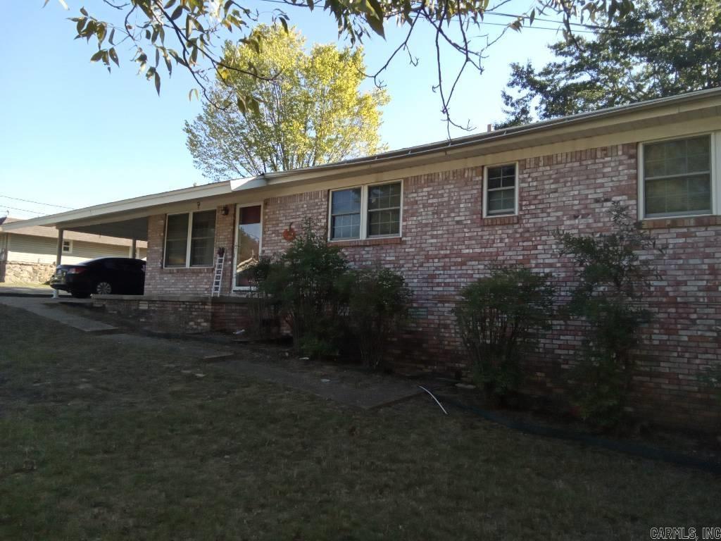 Great investiment opportunity with built in Tennant paying $950.00 per month