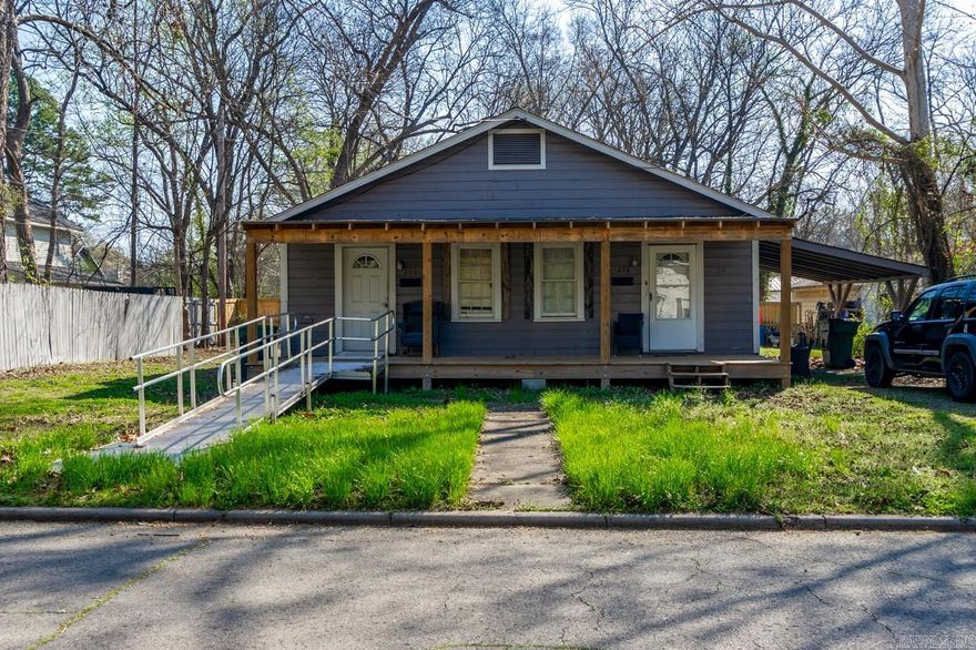 Old Conway Duplex!! So close to UCA and CBC! Each unit brings in $725 monthly. Long term tenants, in a great area! Great investment property! 1 bed and 1 bath in each unit.