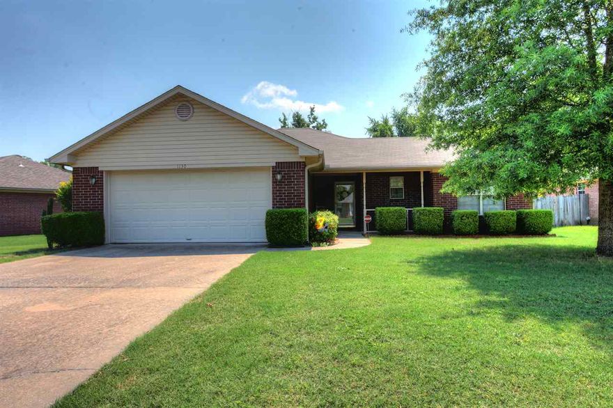 Adorable home conveniently located to schools, shopping & I-40.  The home features living room with box ceiling, kitchen w/spacious dining area, split bedrooms, 2 baths, fenced backyard, covered porch, nicely landscaped.  Great for investors, college student, first time home buyer.  Walking distance to UCA.