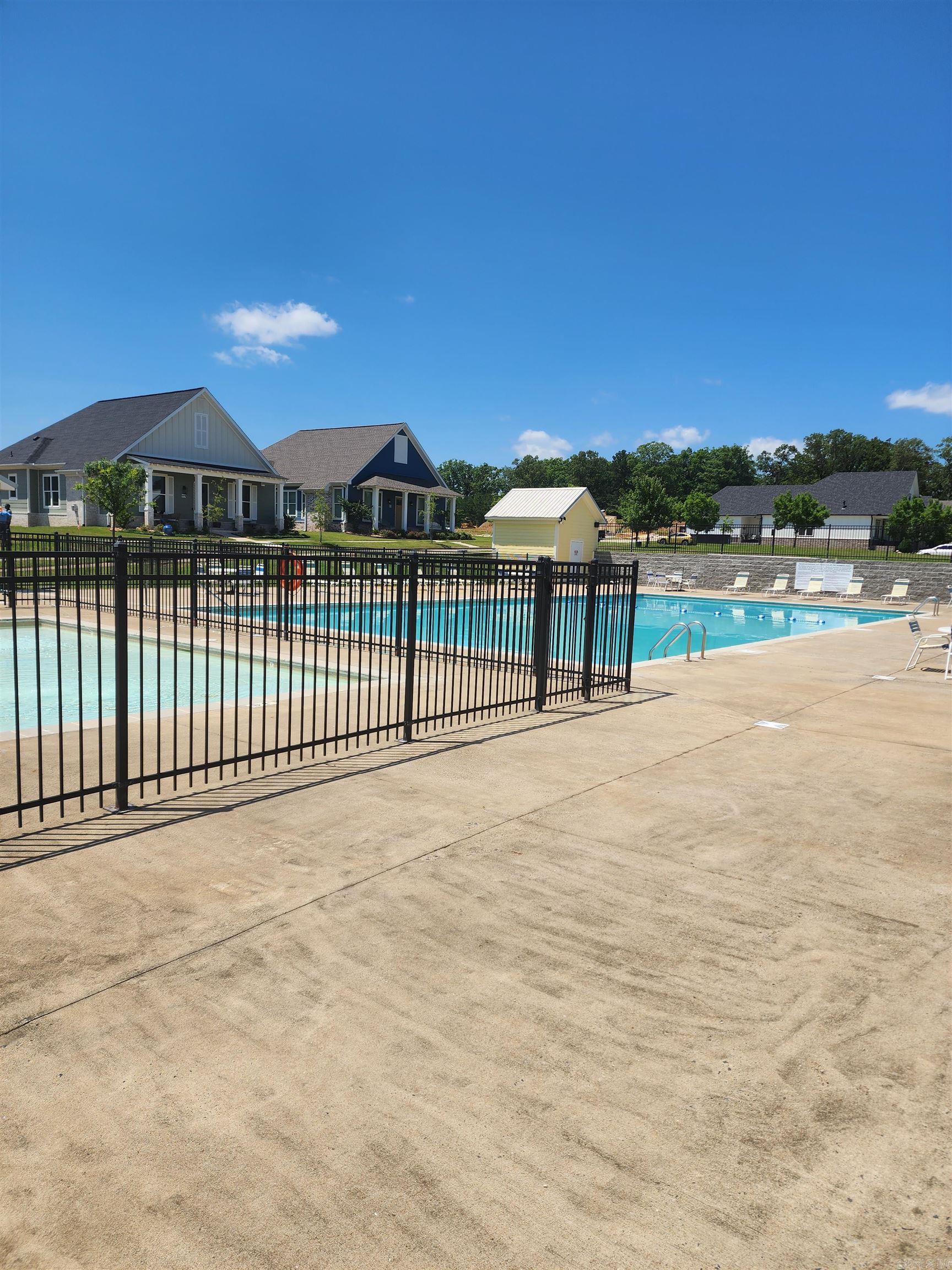MIDTOWN BRYANT - Residential