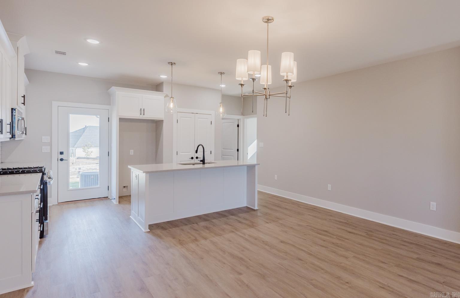 MIDTOWN BRYANT - Residential