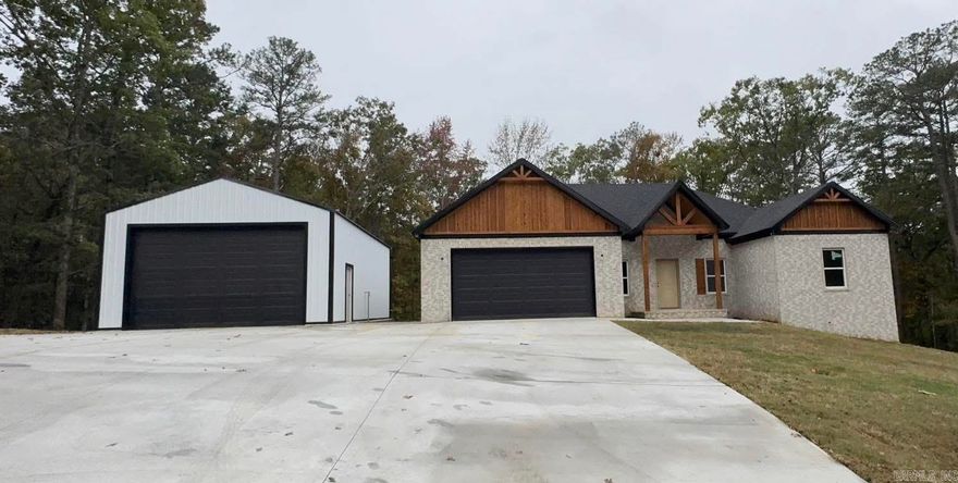 NEW CONSTRUCTION HOME MINUTES FROM GREERSFERRY LAKE