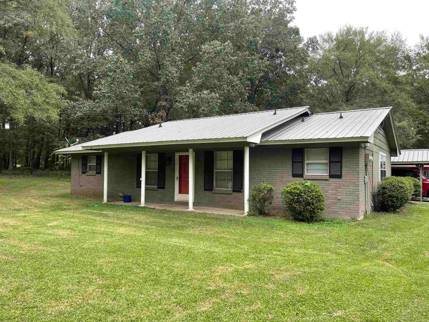 Cozy home located in the Tanglewood subdivision.