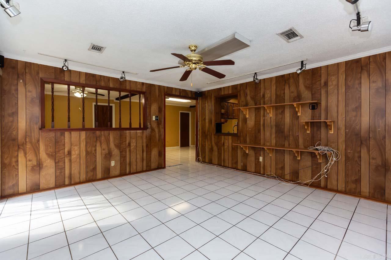 TWIN LAKES - Residential