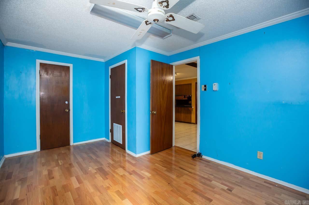 TWIN LAKES - Residential