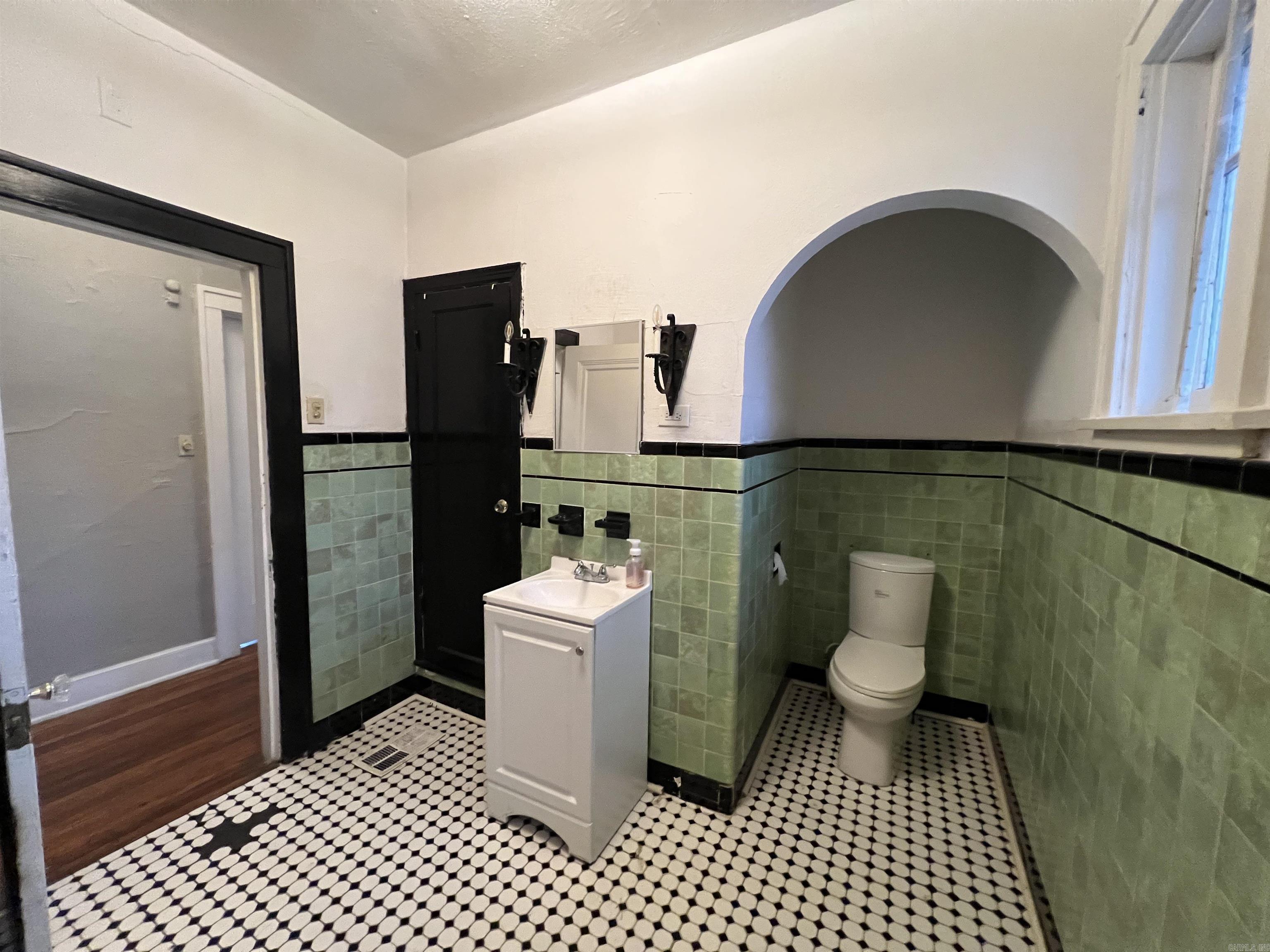 Jones & Worthen - Residential Lease