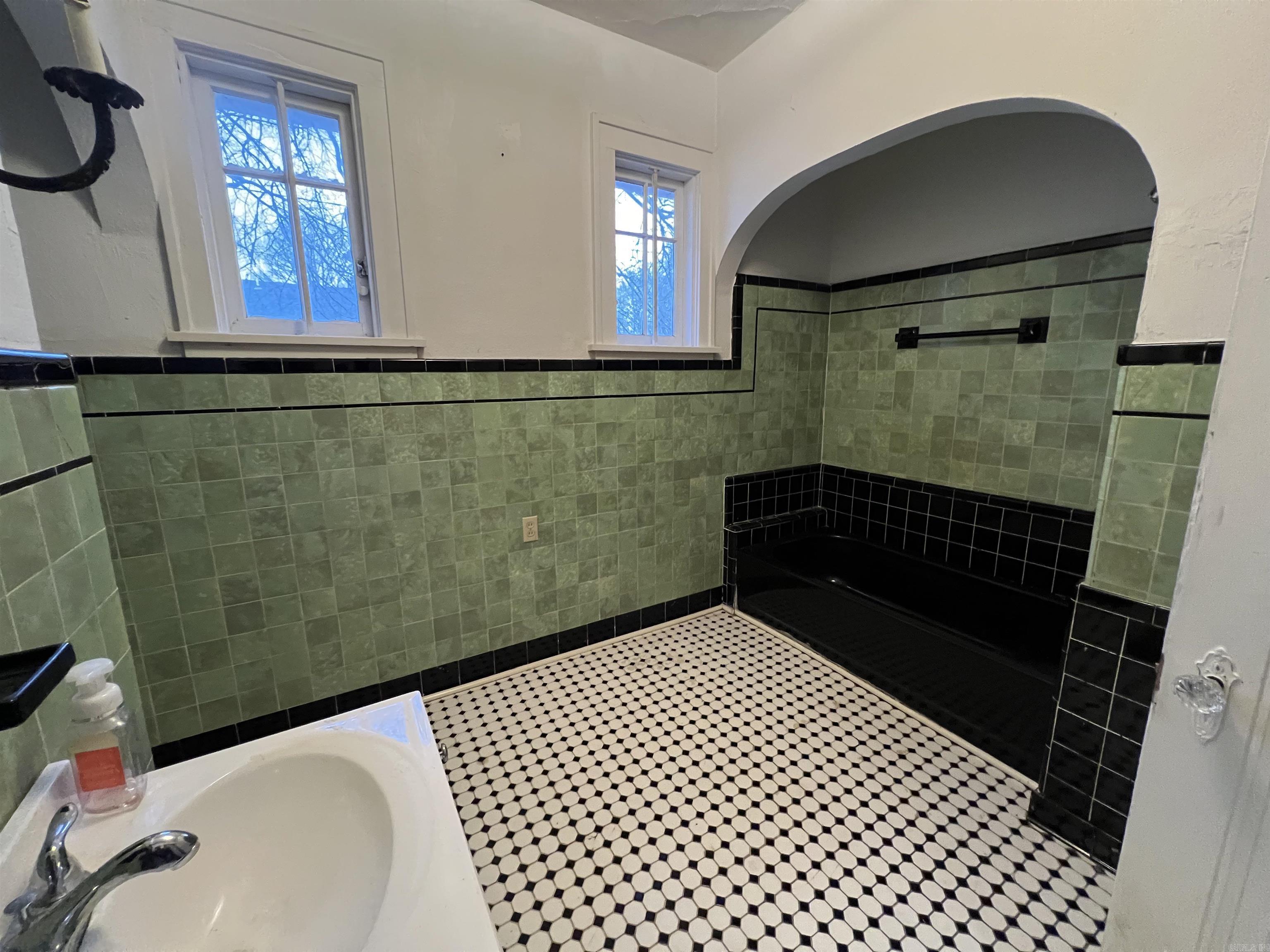 Jones & Worthen - Residential Lease