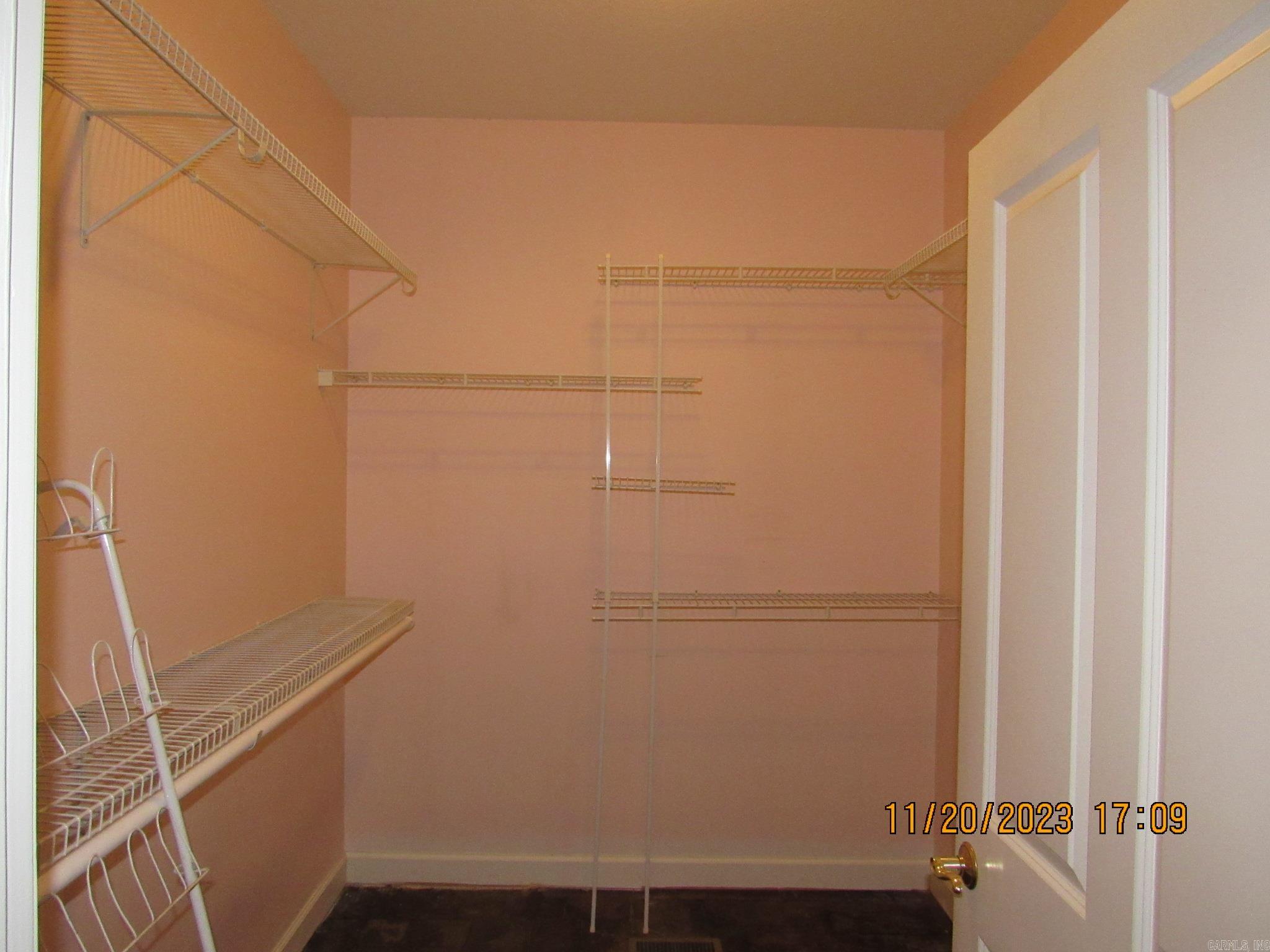 DEVILS BLUFF - Residential