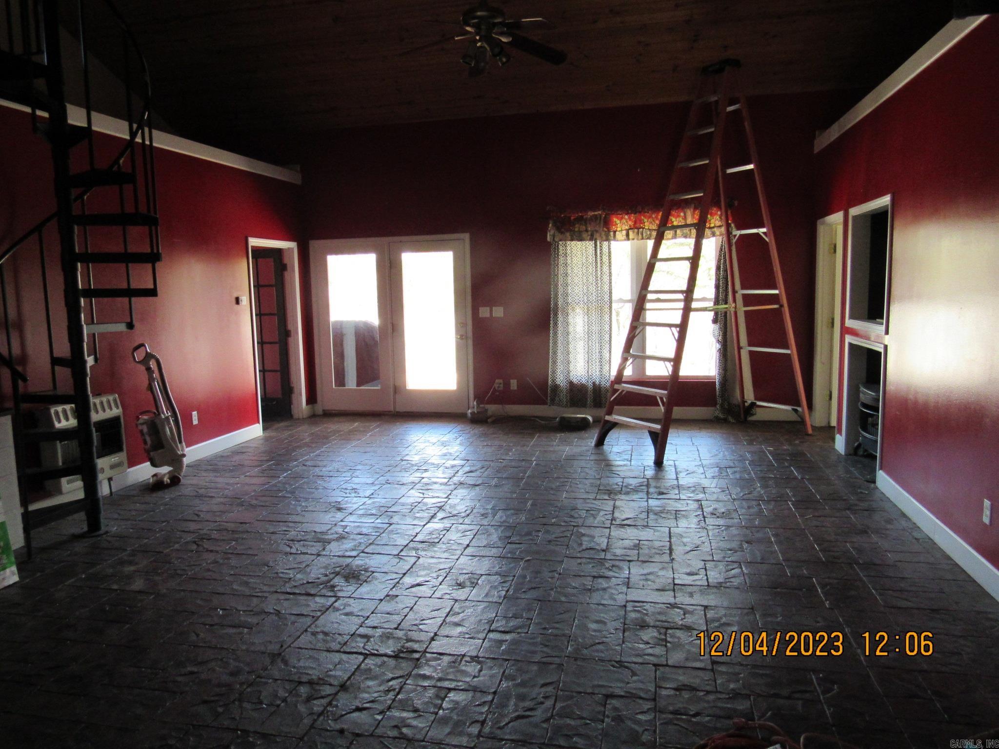 DEVILS BLUFF - Residential