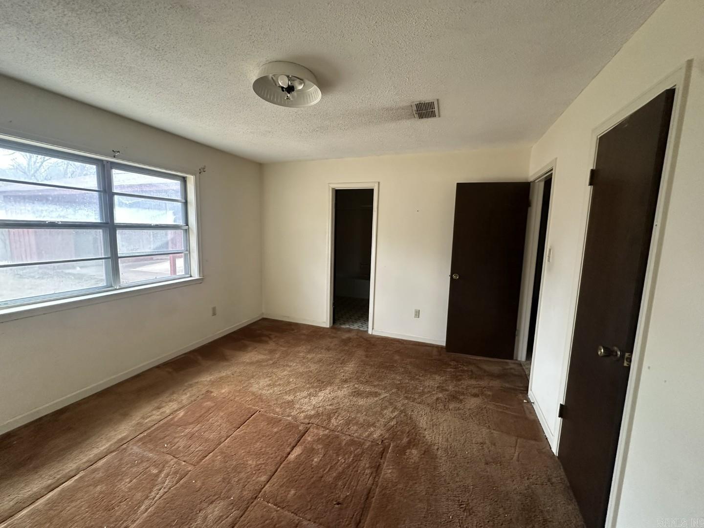 FRENCH VILLAGE - Residential