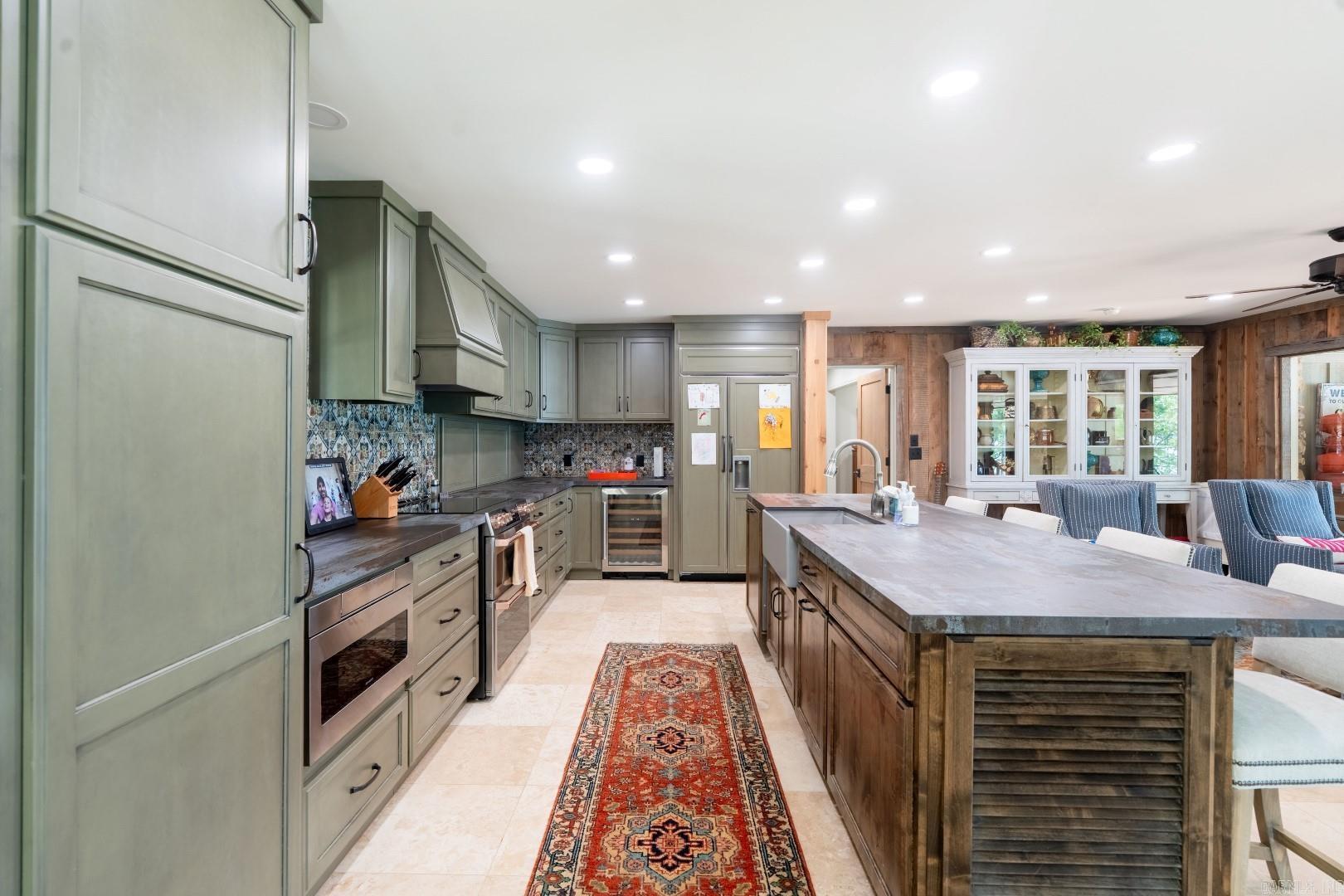 Eden Isle-Country Club - Residential