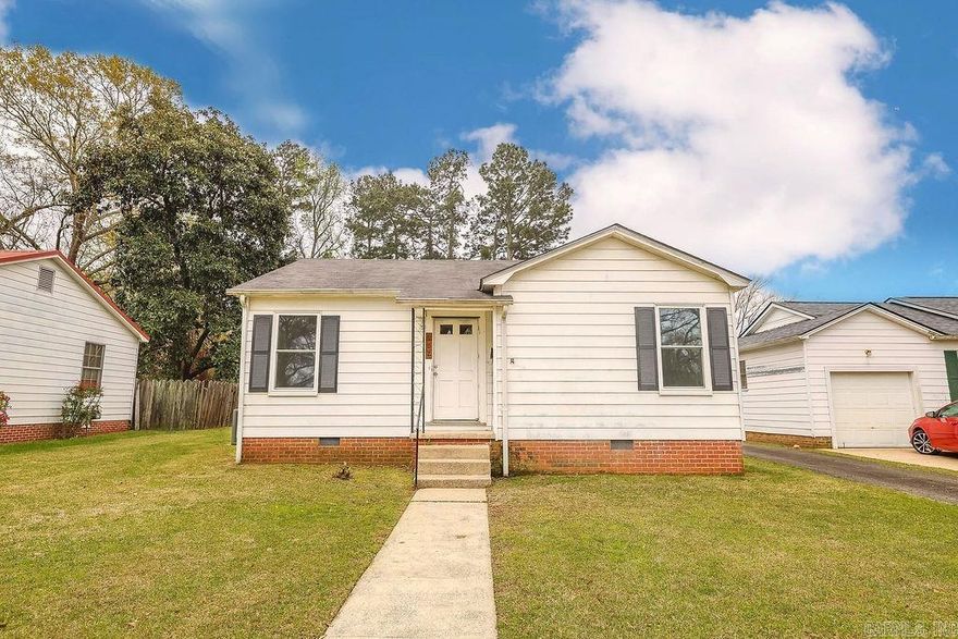 Welcome to this beautifully remodeled 2- bedroom, 1- bathroom home located in a serene and convenient neighborhood in El Dorado. This cozy residence boasts modern finishes and brand- new appliances, offering both comfort and style. Don't miss out on the opportunity to make this lovely home yours. Schedule a viewing today and experience the charm of El Dorado living at its finest.